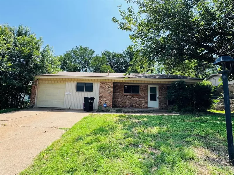 1209 Lynn Street, Weatherford, TX 76086