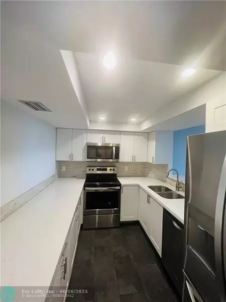 3900 N Hills Dr #412, Hollywood, FL 33021