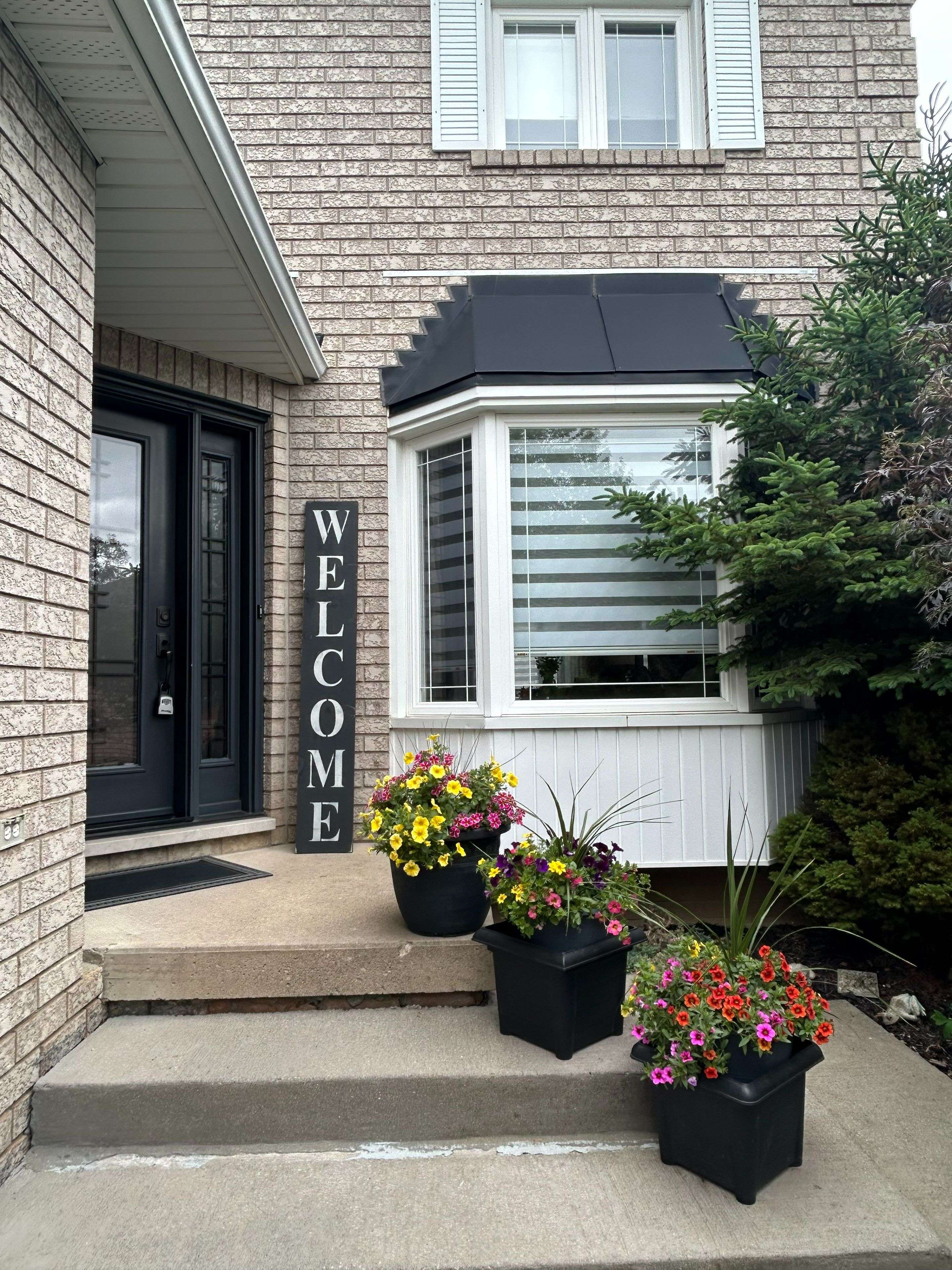 Halton Hills, ON L7G 5W4,16 Chester CRES S