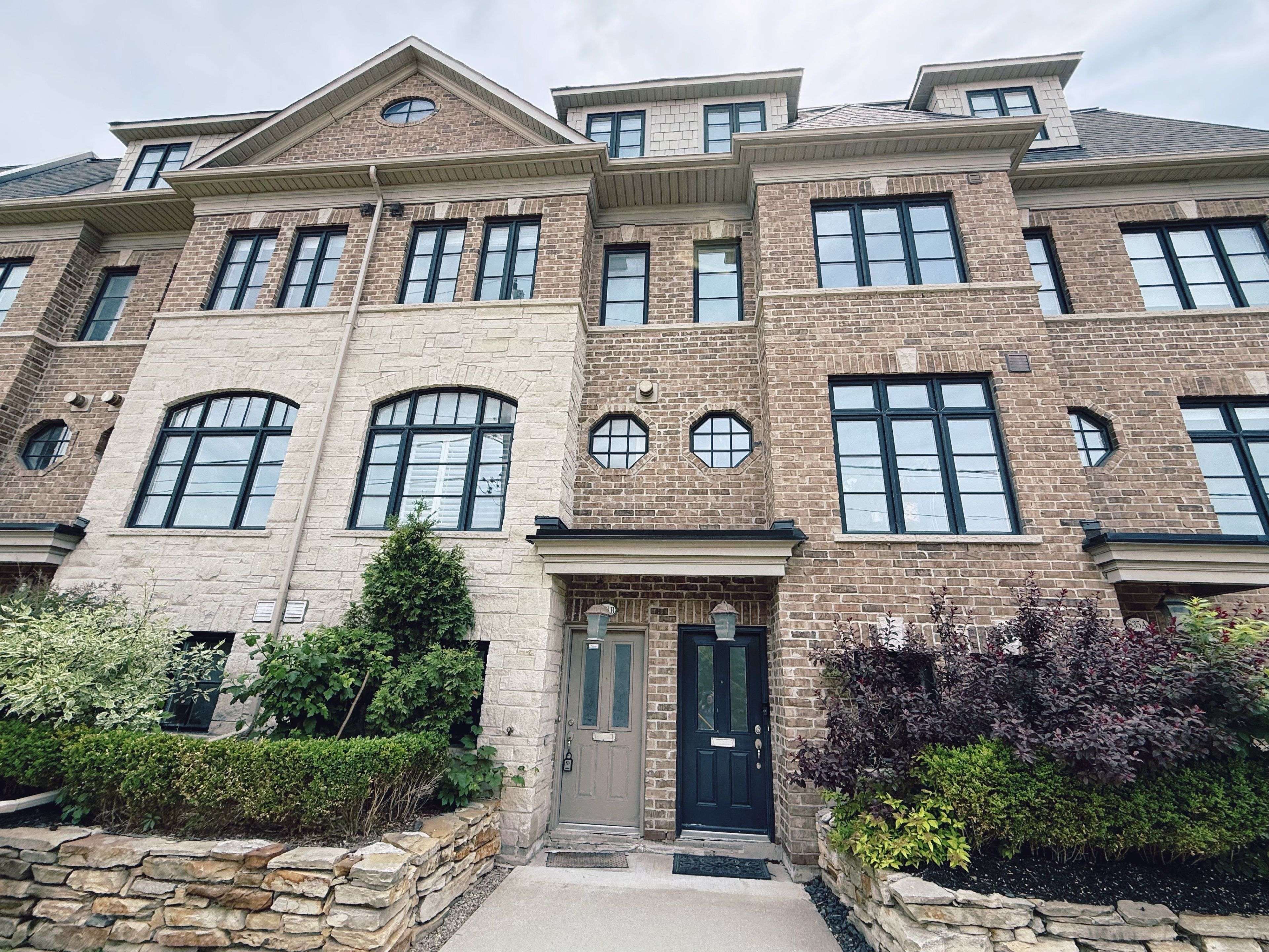 833B Oxford ST, Toronto W06, ON M8Z 0B3