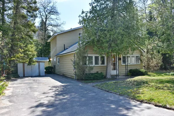 15 Sylvan AVE, Wasaga Beach, ON L9Z 1T3