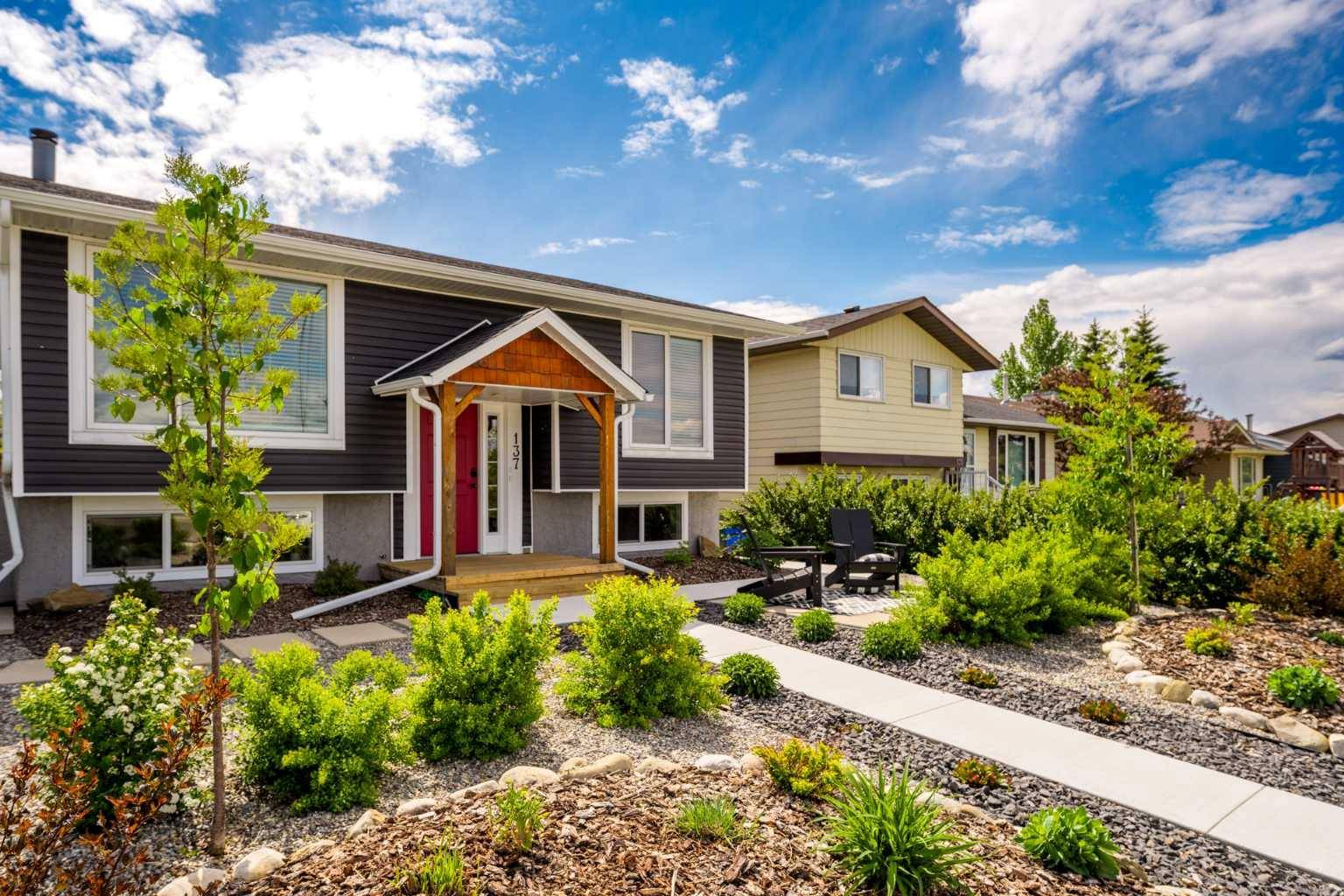 Cochrane, AB T4C 1H2,137 Glenhill DR