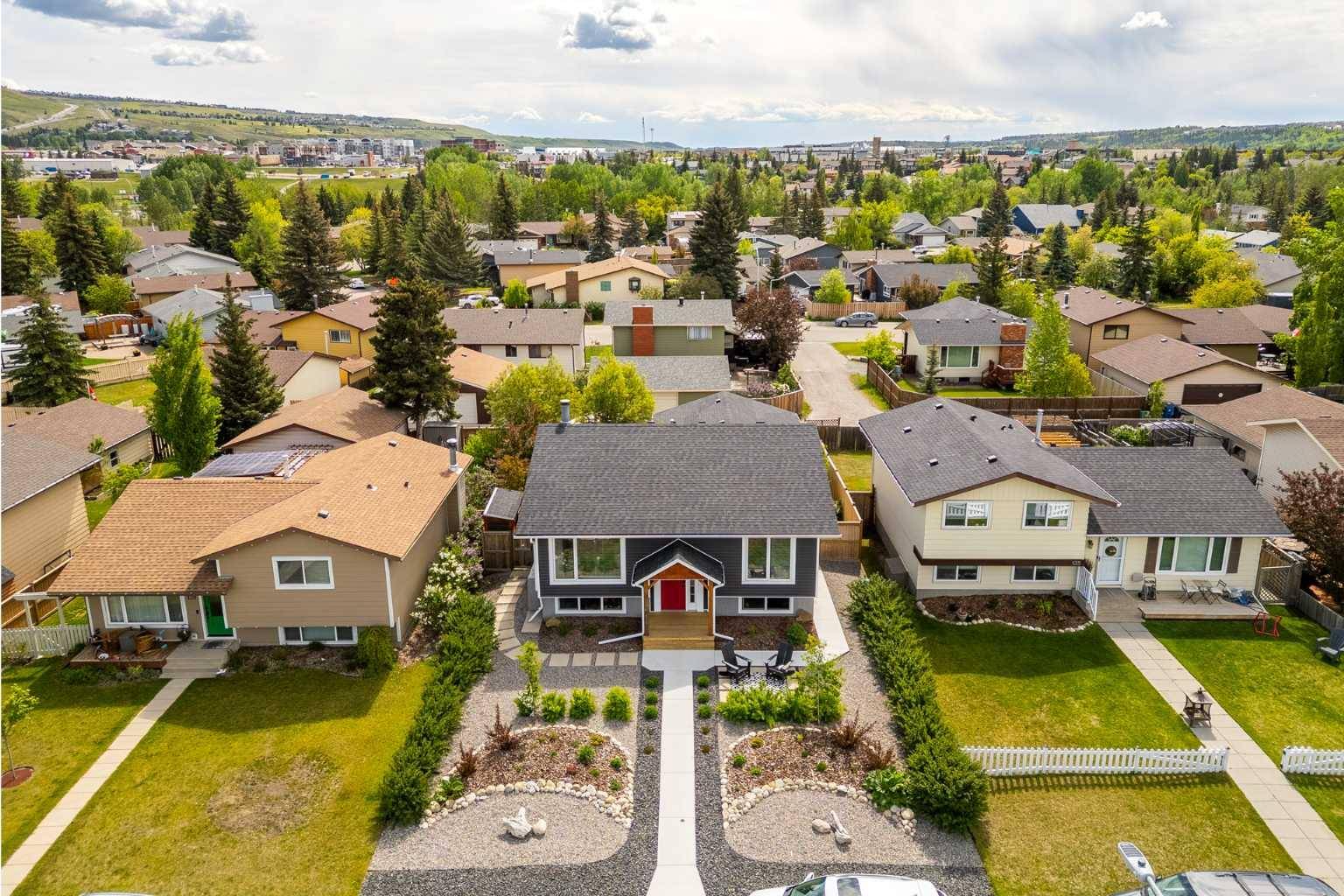 Cochrane, AB T4C 1H2,137 Glenhill DR
