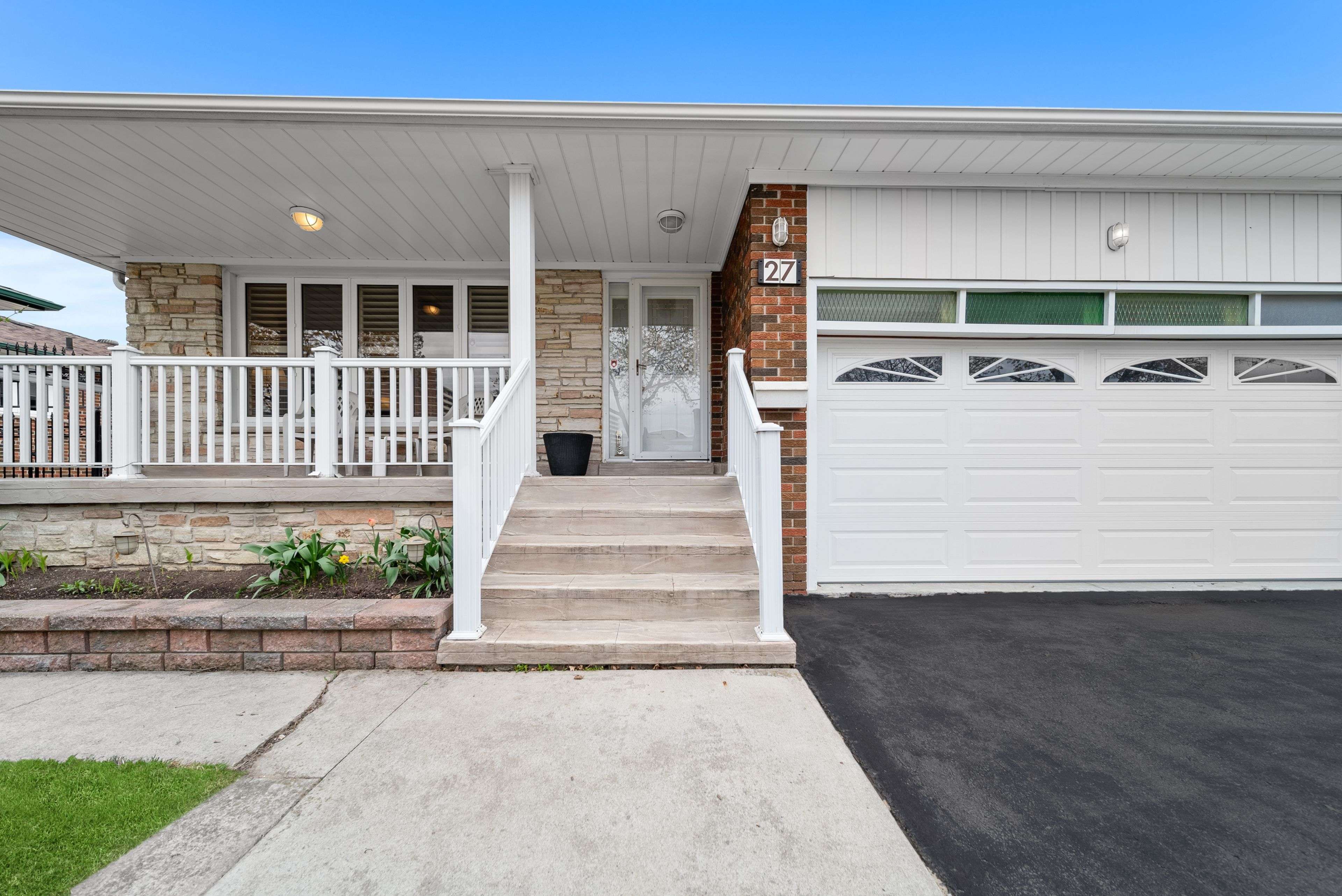 Toronto C15, ON M2J 3S1,27 Bowhill CRES