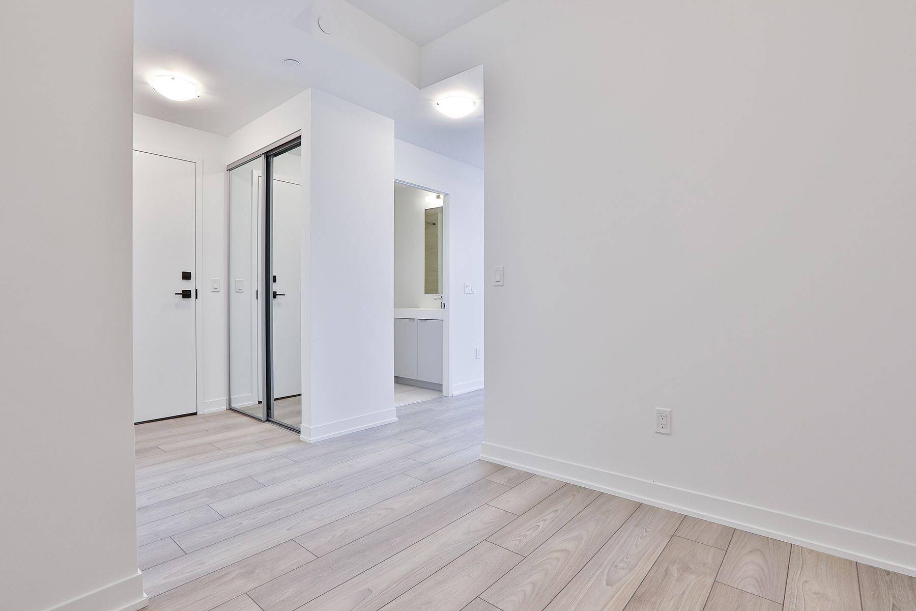 Vaughan, ON L4K 0R4,10 Abeja ST #2421