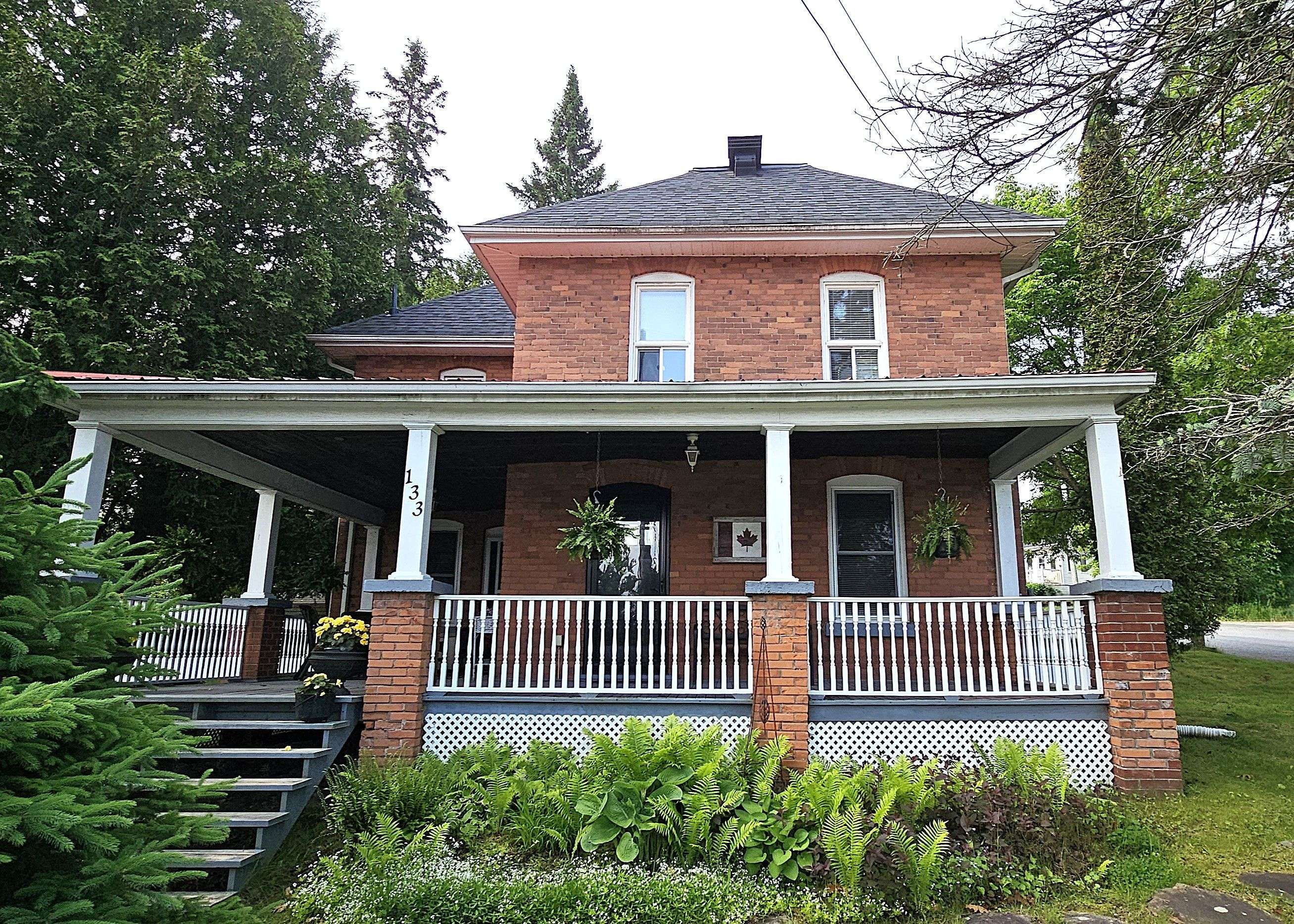Huntsville, ON P1H 1W5,133 Main ST W