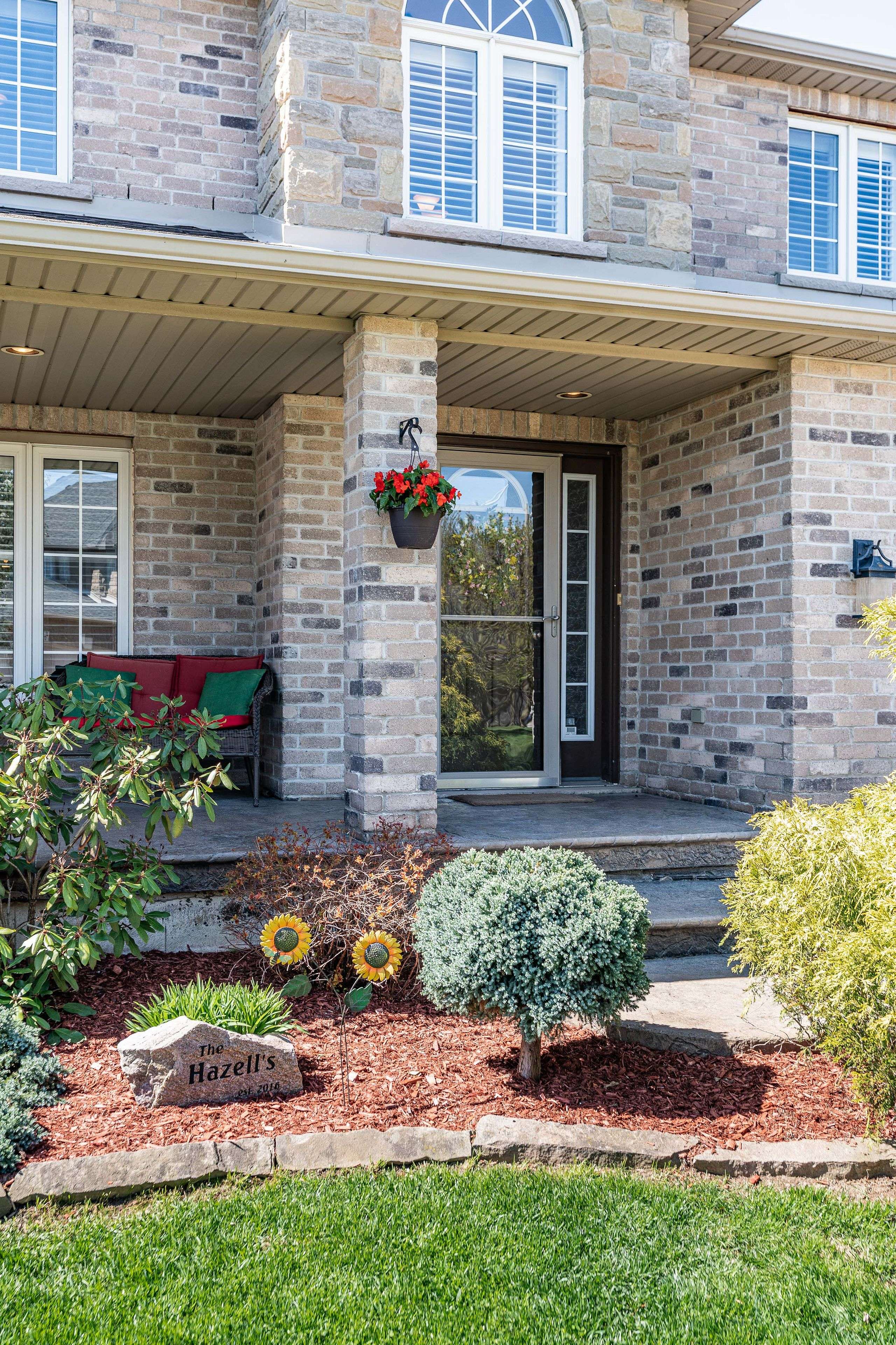 Hamilton, ON L8J 3Y6,28 Edgecroft CRES