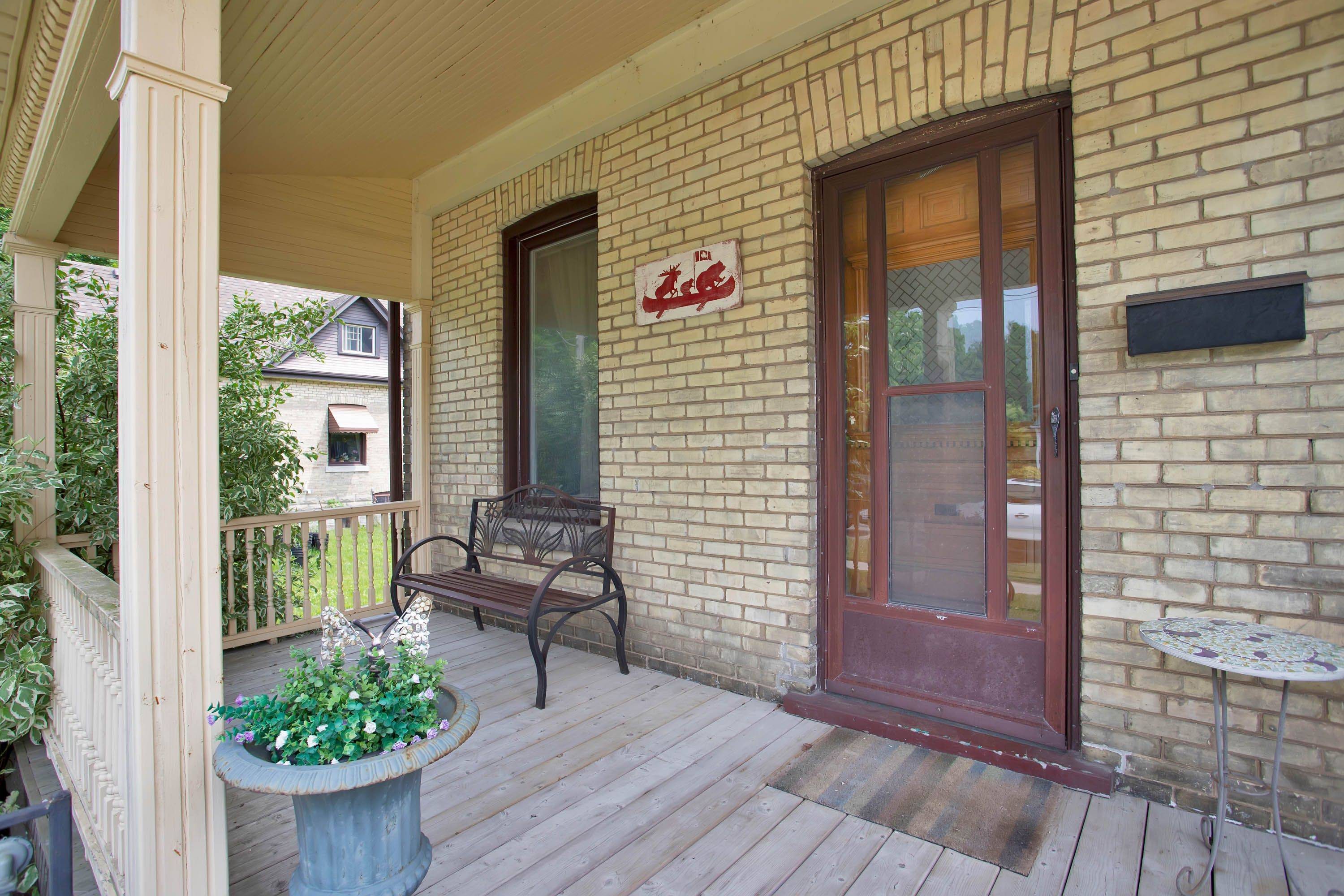 St. Thomas, ON N5R 1V3,52 Chester ST