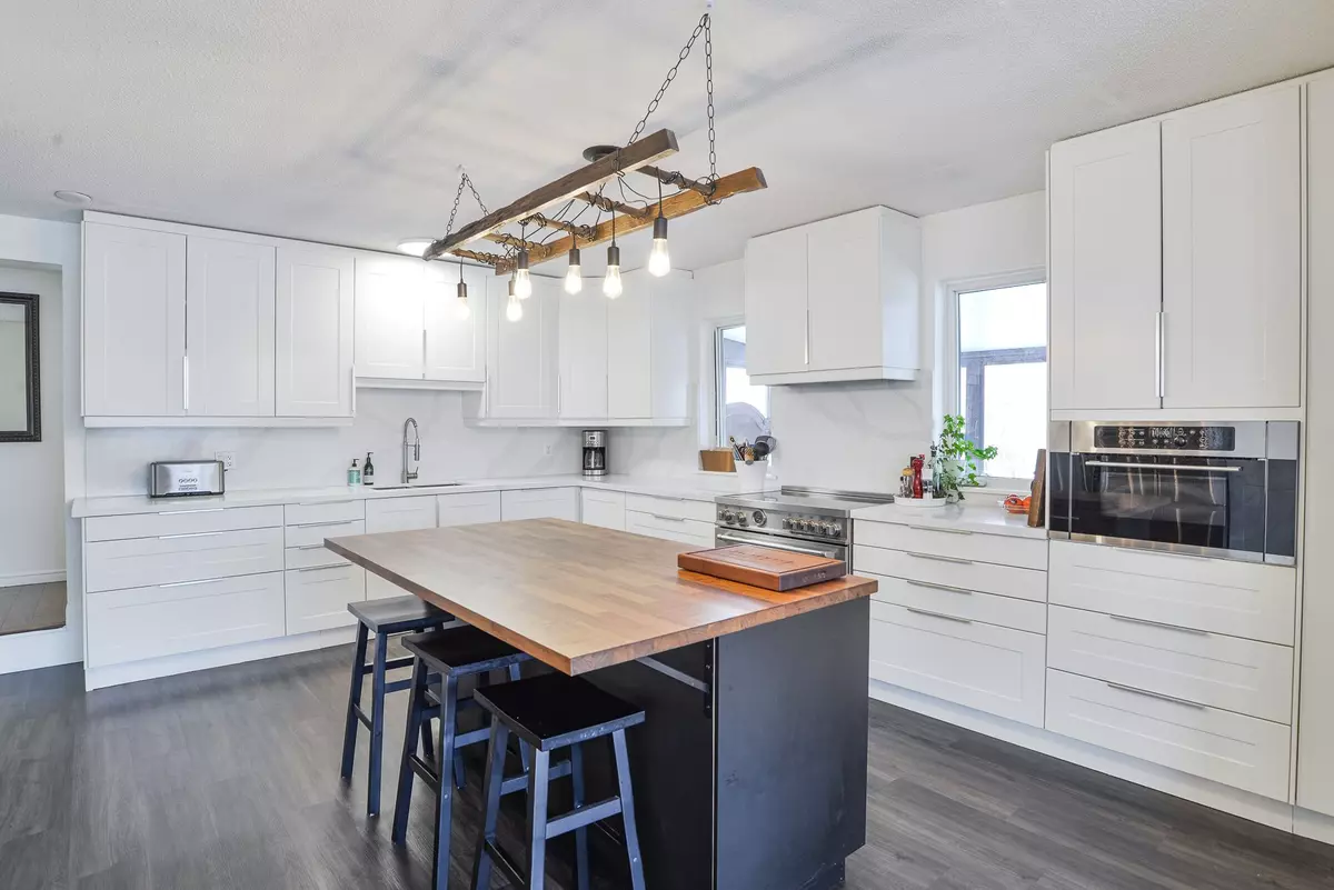 Gravenhurst, ON P1P 1G7,811 BAY ST
