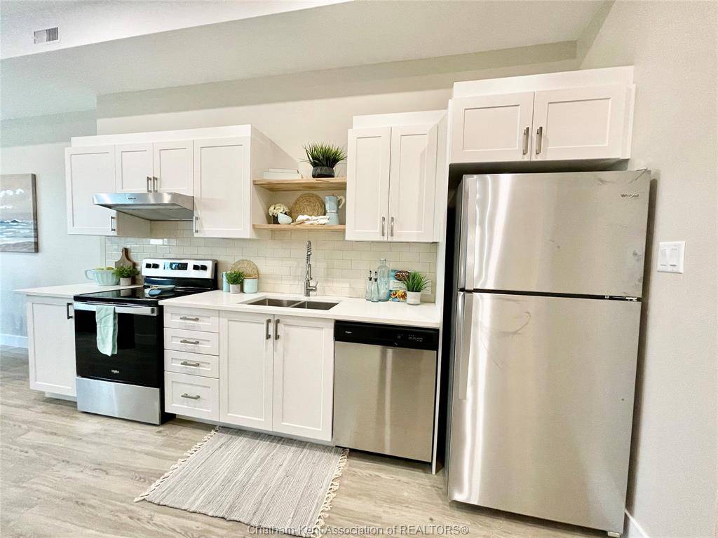 Chatham, ON N7M 6K5,175 Churchill Park Road #203