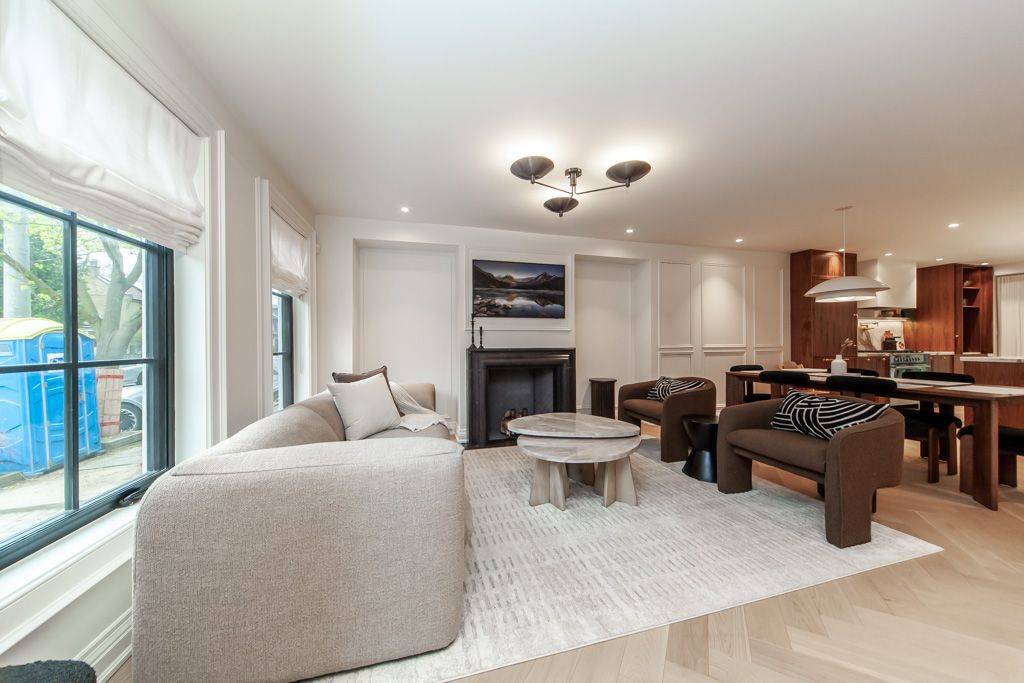 Toronto E01, ON M4M 2X3,68 Winnifred AVE