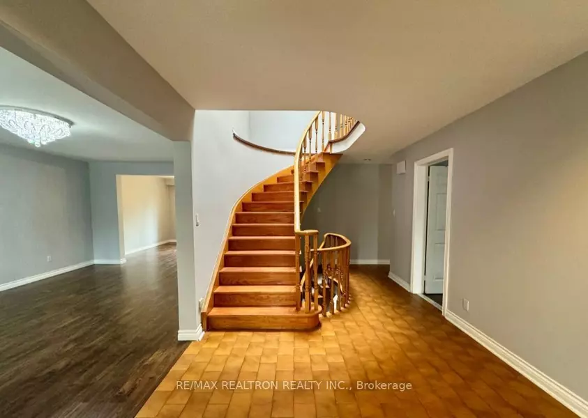 23 Lawnview DR, Toronto C14, ON M2N 5J9