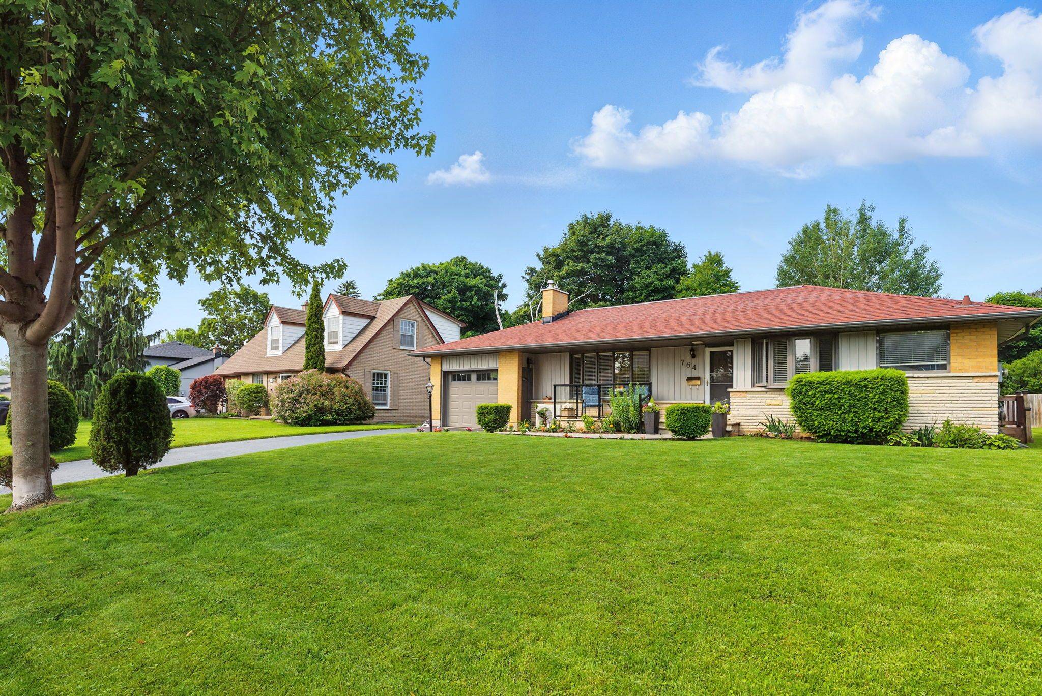 Oshawa, ON L1J 5B7,764 Westdale ST