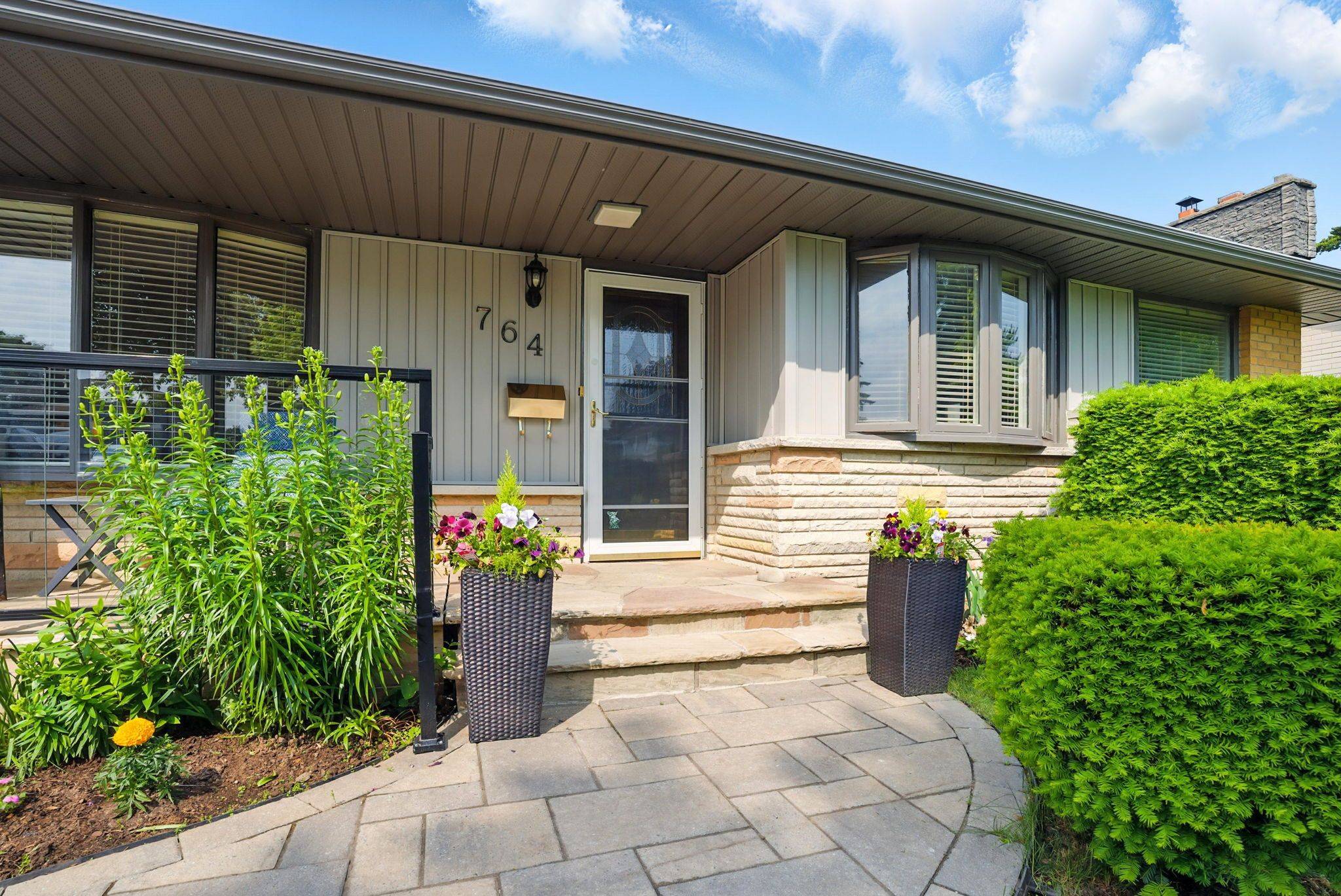 Oshawa, ON L1J 5B7,764 Westdale ST