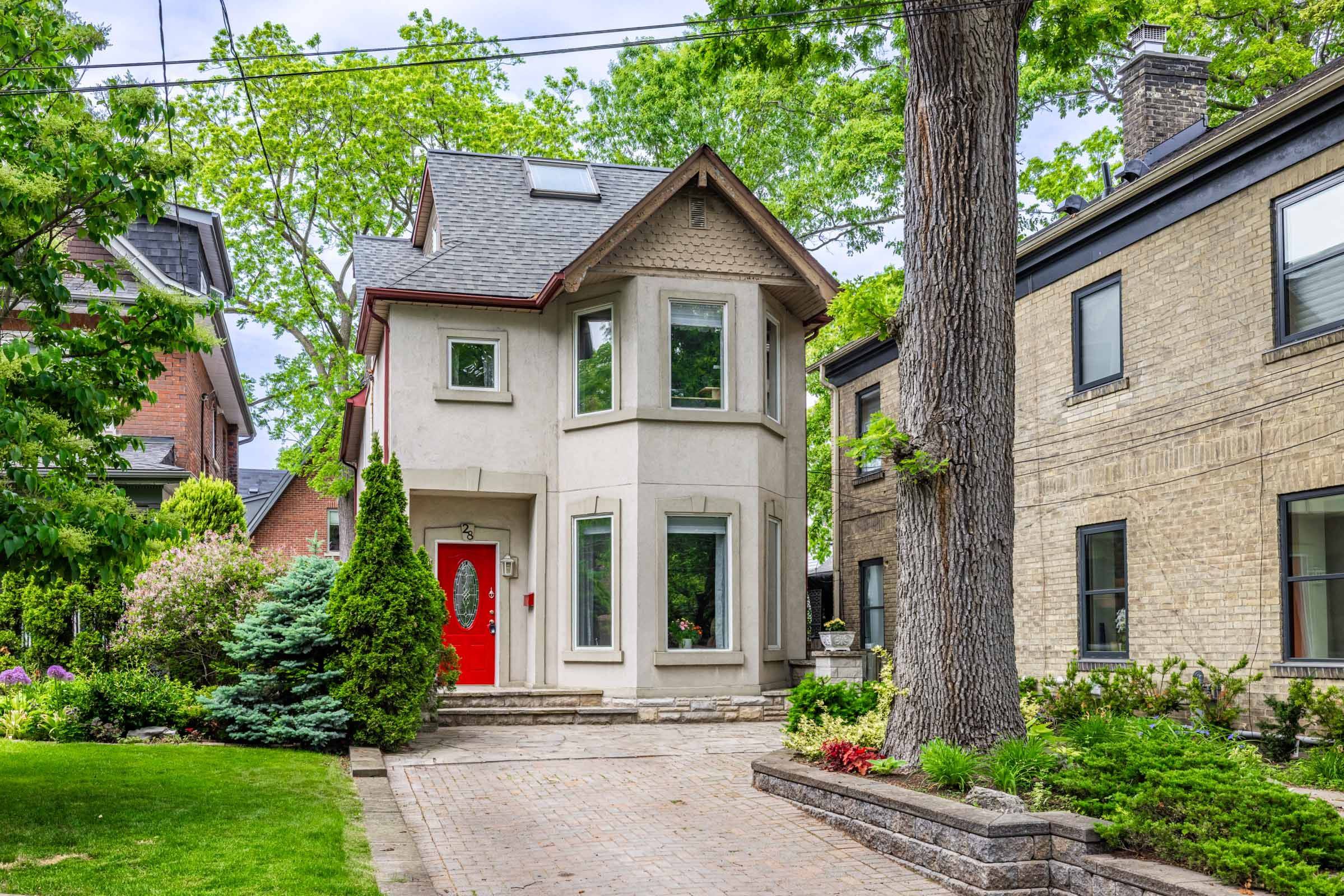 Toronto E02, ON M4E 1Y9,28 Benlamond AVE