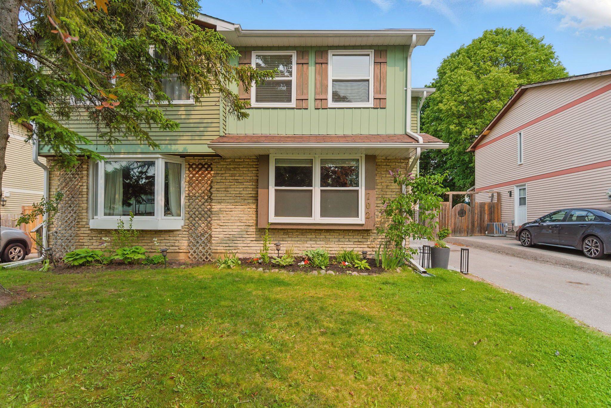 702 Hillcroft ST, Oshawa, ON L1G 7H6