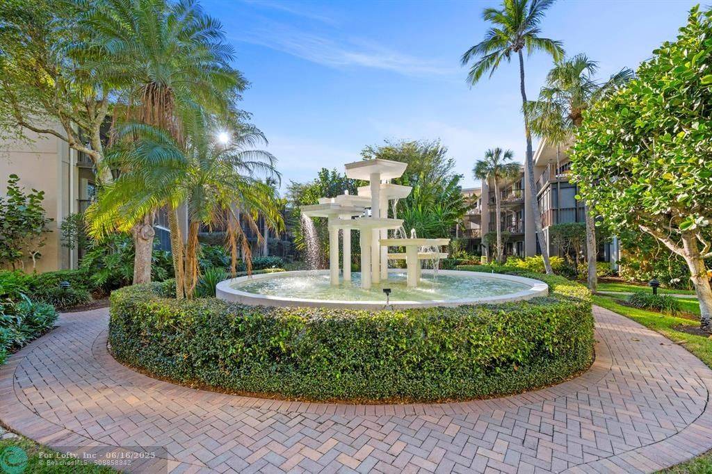Palm Beach, FL 33480,3605 S Ocean Blvd  #338