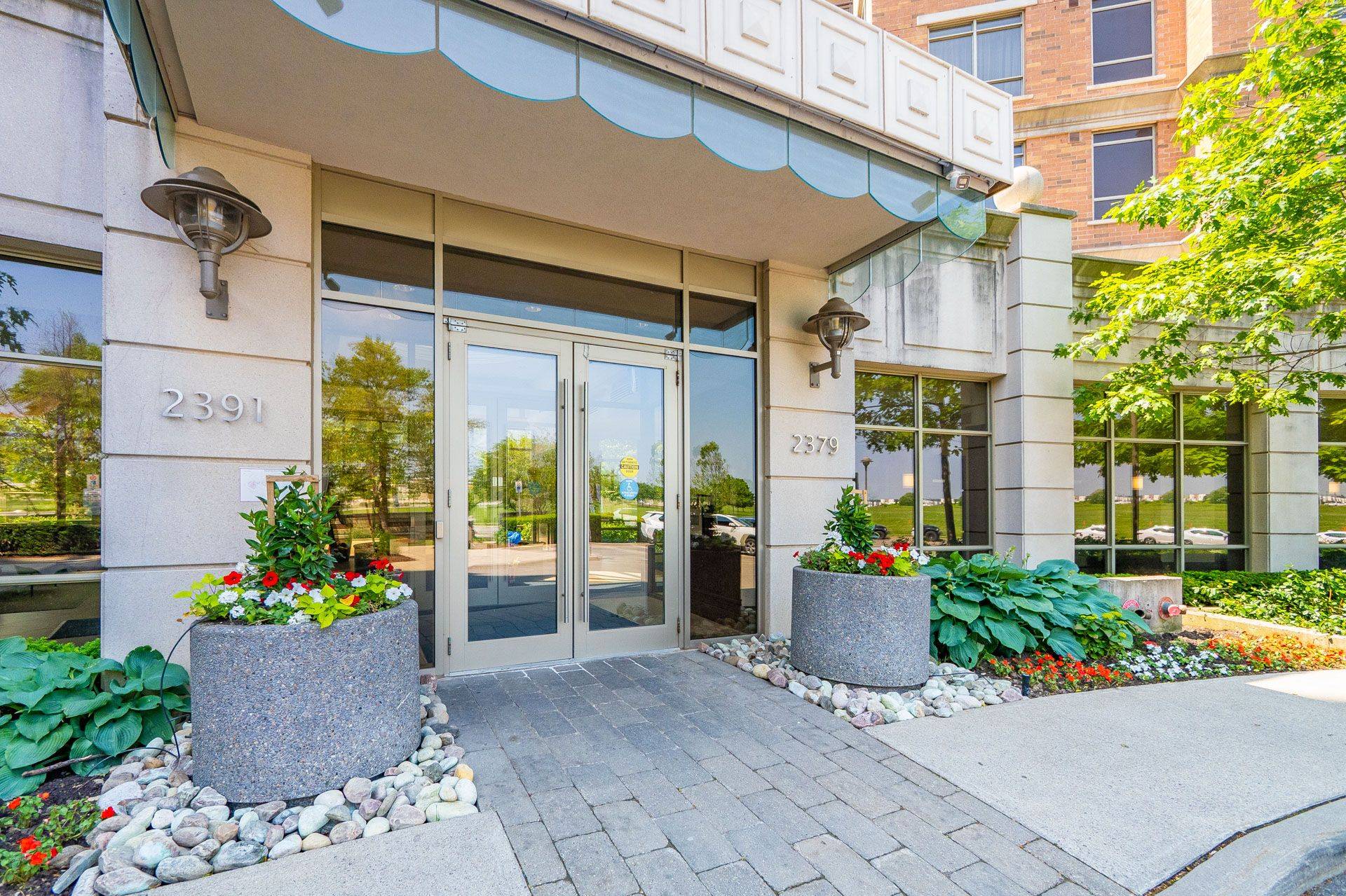Oakville, ON L6H 0E3,2379 Central Park DR #1208