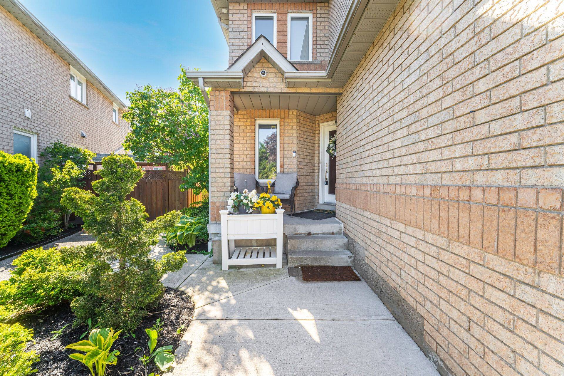Mississauga, ON L4Z 3Z1,632 Leatherleaf DR