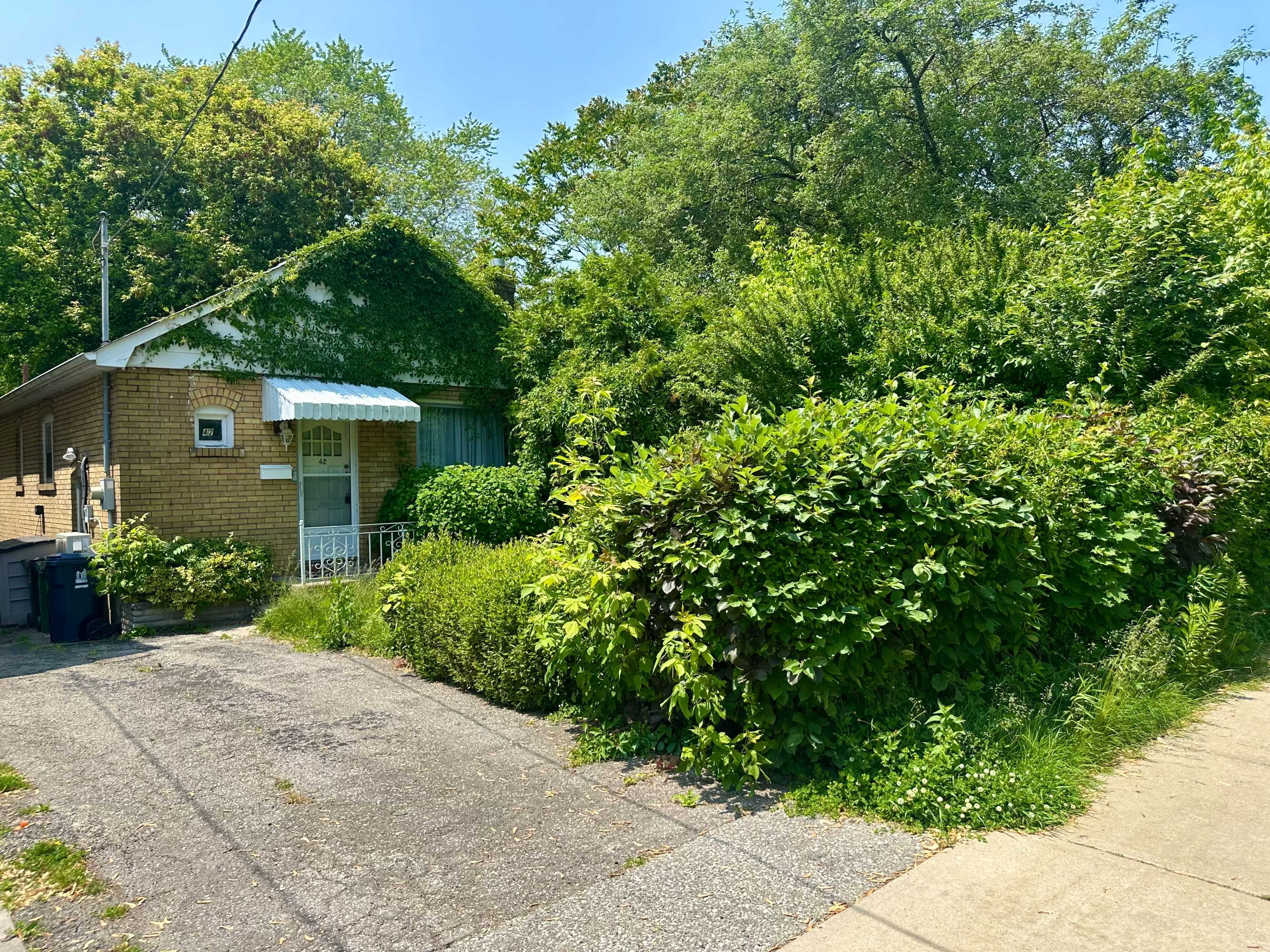 42 Thirty Eighth ST, Toronto W06, ON M8W 3L9
