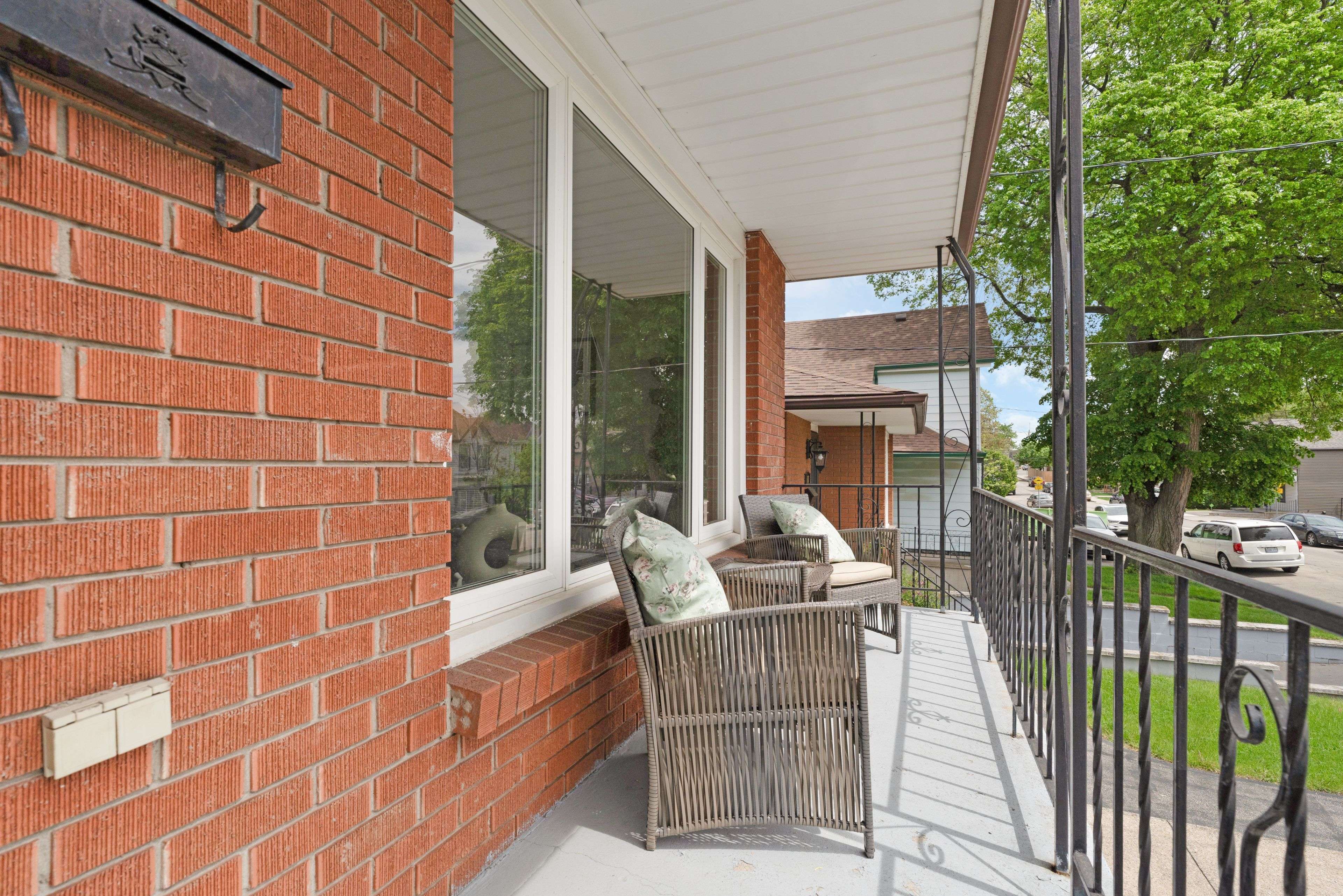 Hamilton, ON L8L 3W7,133 Picton ST E