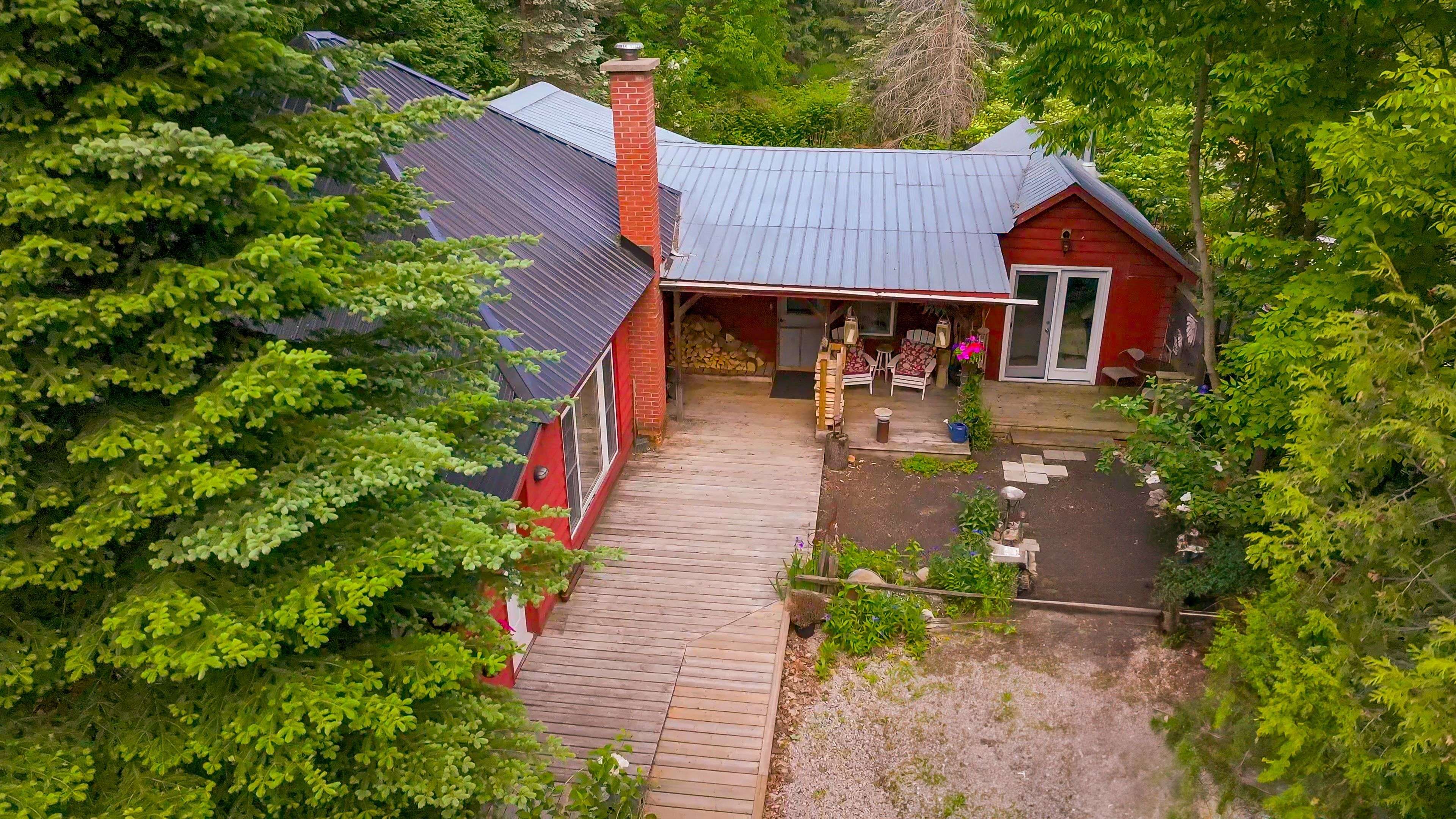 254 Brunel RD, Huntsville, ON P1H 1R6