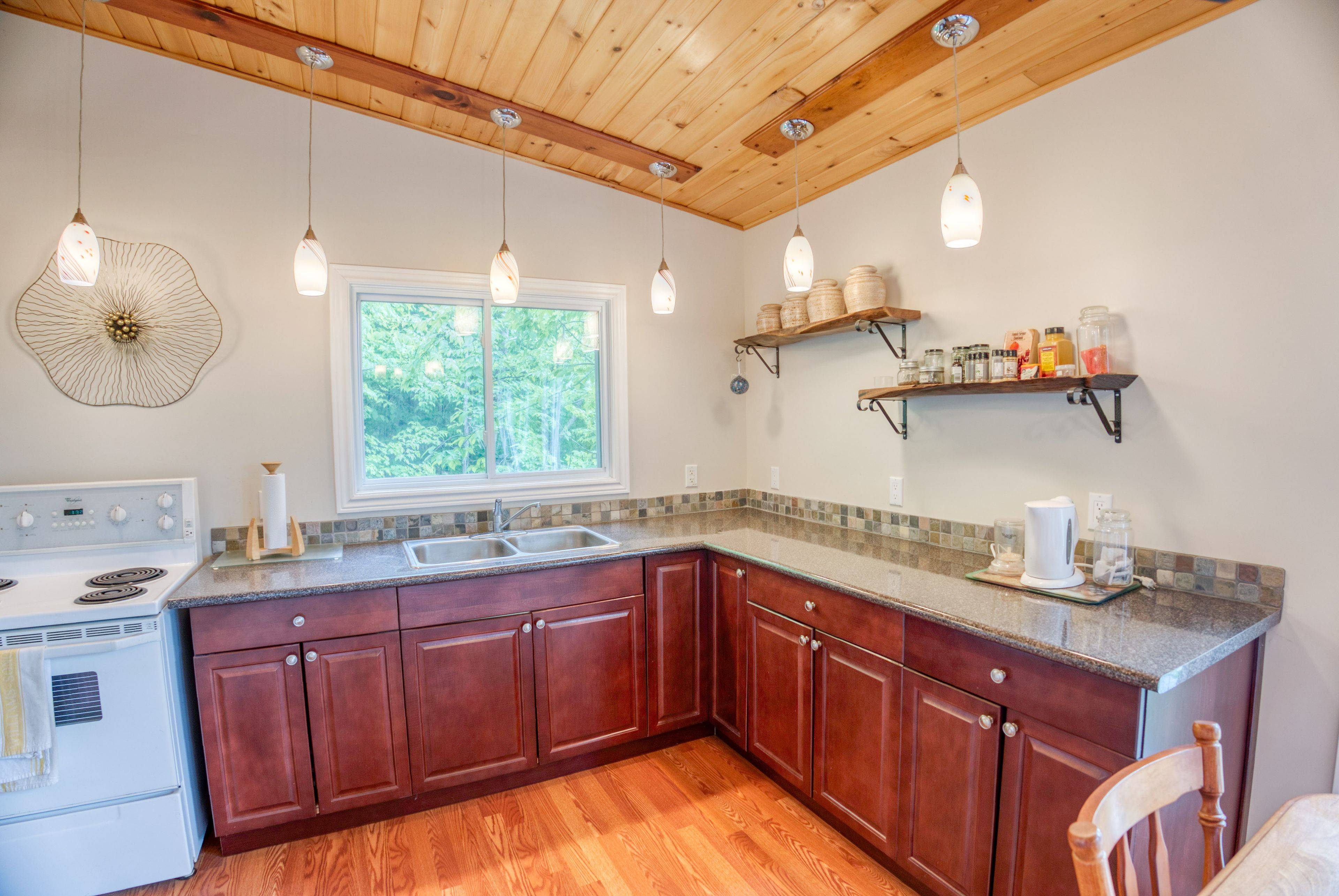 Frontenac, ON K0H 2P0,1076 Valley LN