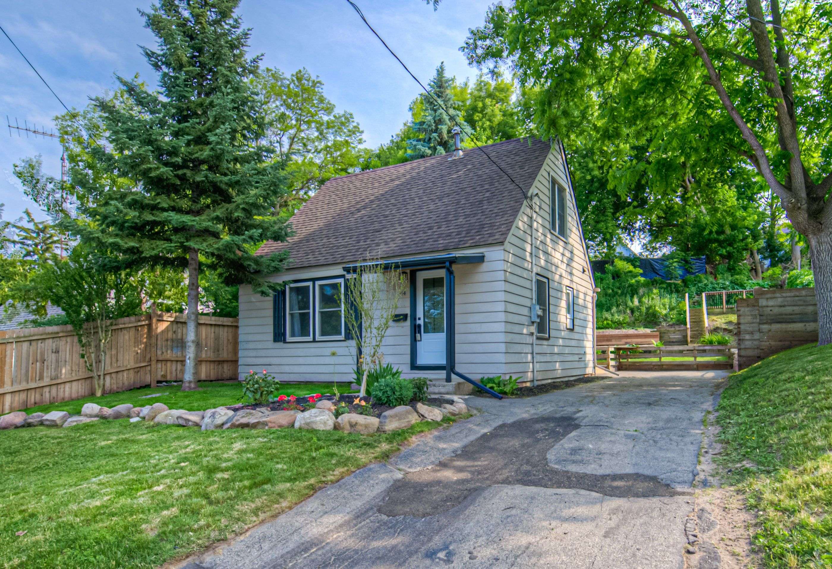 44 Dundas ST E, Brantford, ON N3R 1R5