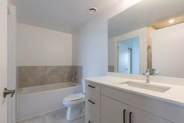 Mississauga, ON L5J 0A3,1035 Southdown RD #1413
