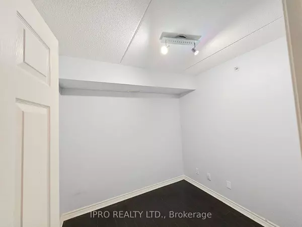 Oakville, ON L6M 4N3,1490 Bishops Gate #106