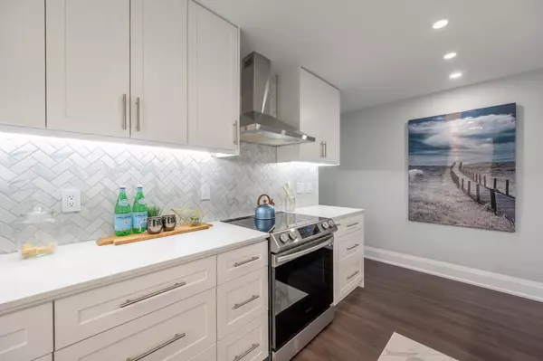 London East, ON N6A 3P8,460 Wellington ST S #204