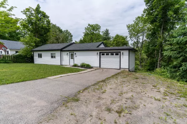 160 Wagner RD W, Gravenhurst, ON P1P 1C3