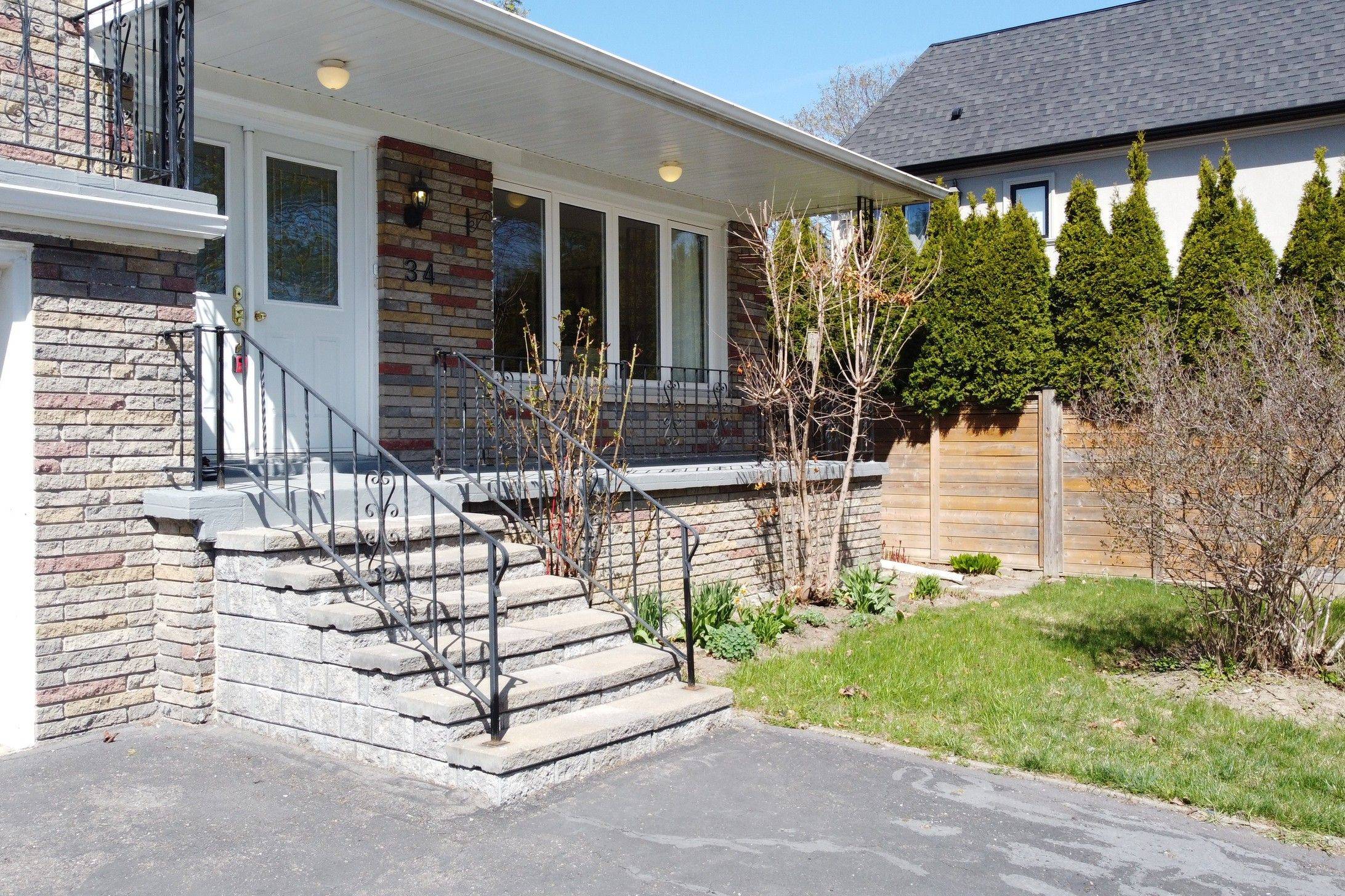 Toronto C06, ON M3H 5C8,34 Goddard ST