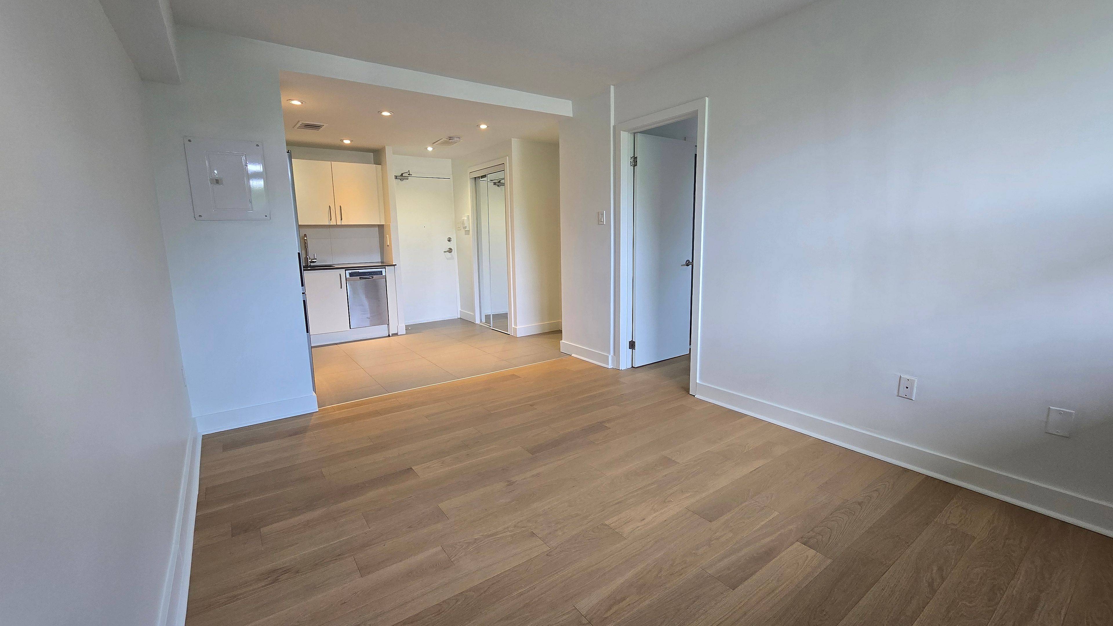 Toronto C08, ON M5A 2E2,230 Oak ST #309