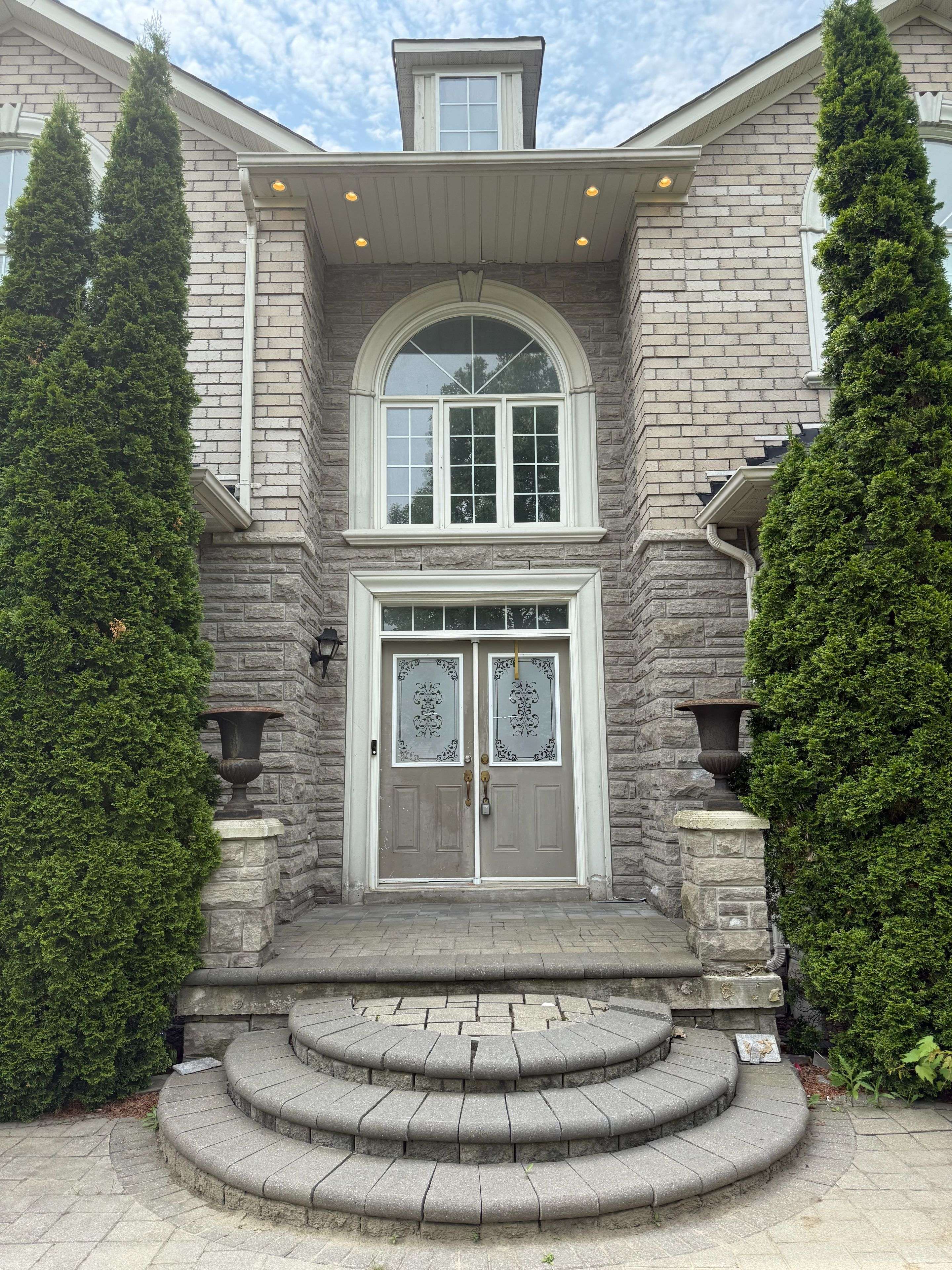Whitby, ON L3R 3R5,176 Tormina BLVD