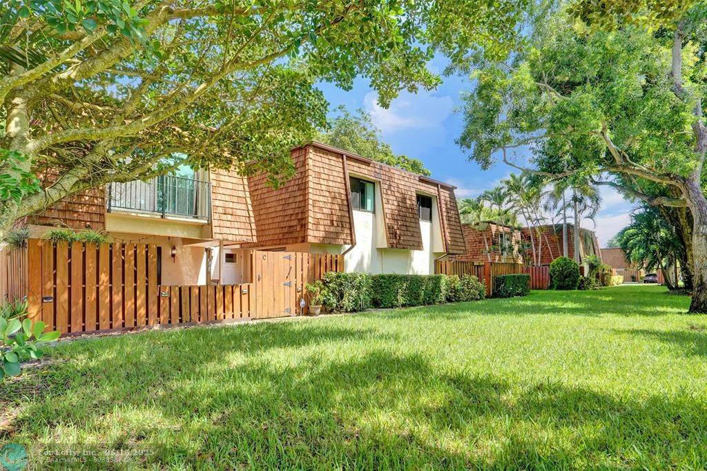2070 SW 90th Ave #C-14, Davie, FL 33324