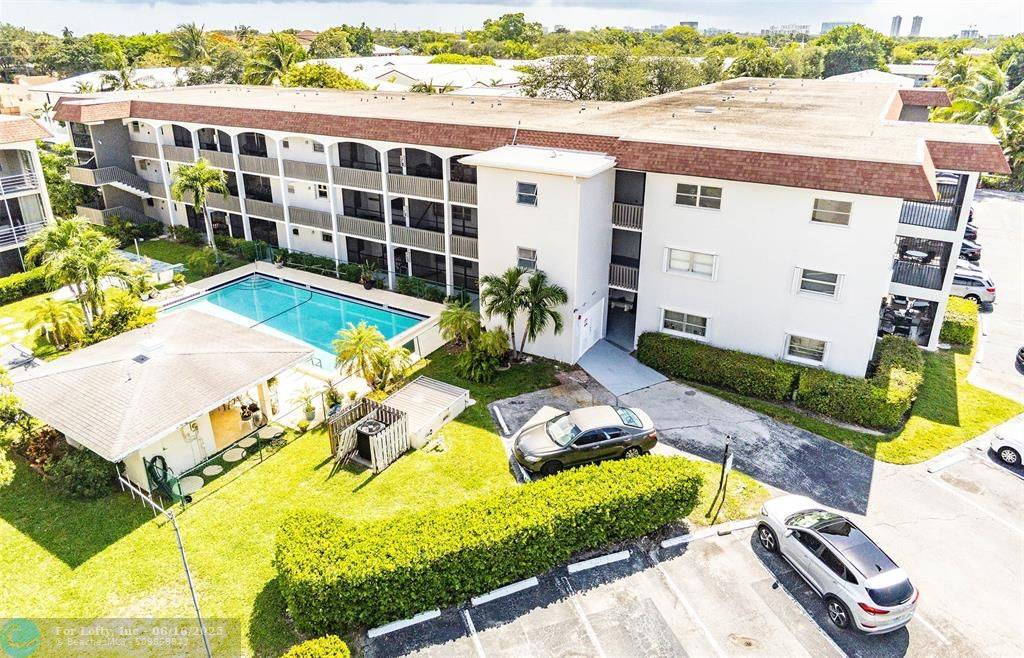 Pompano Beach, FL 33060,651 PINE DR  #306
