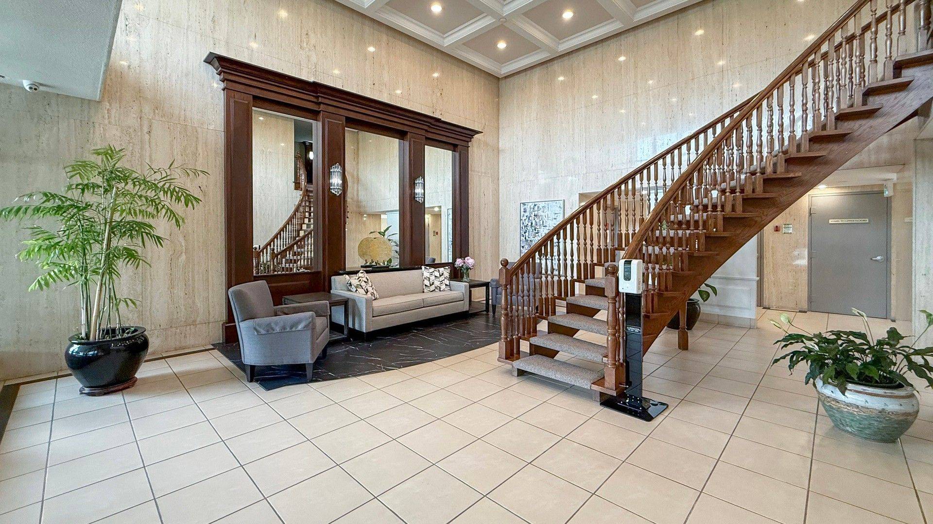 Markham, ON L3T 4V9,8111 Yonge ST #1212