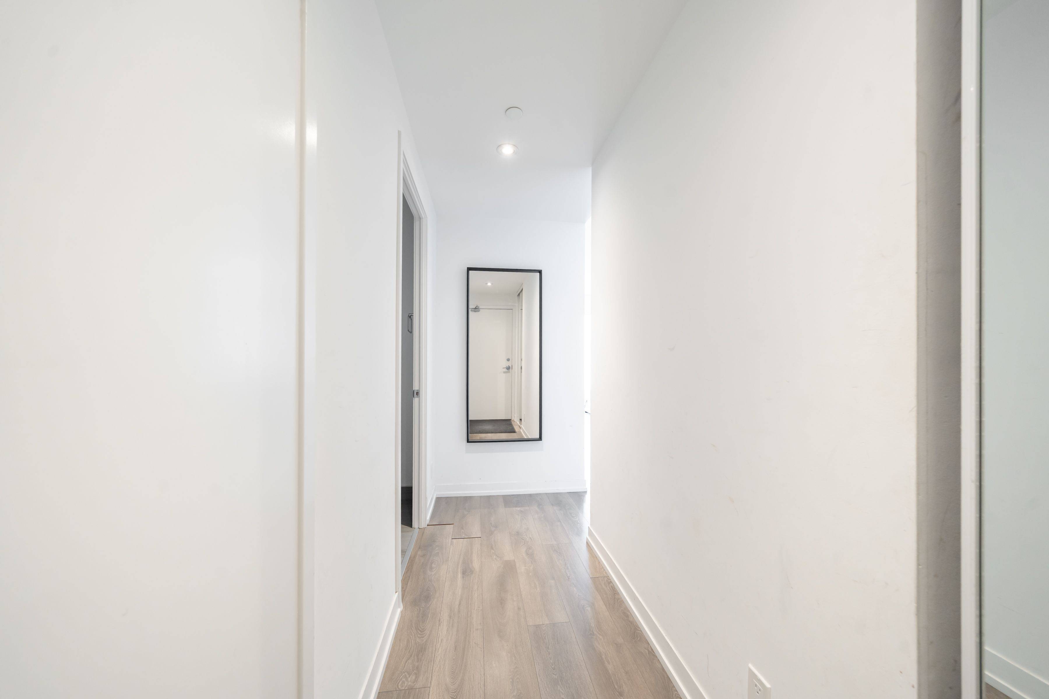Vaughan, ON L4K 0J5,5 Buttermill AVE #1005