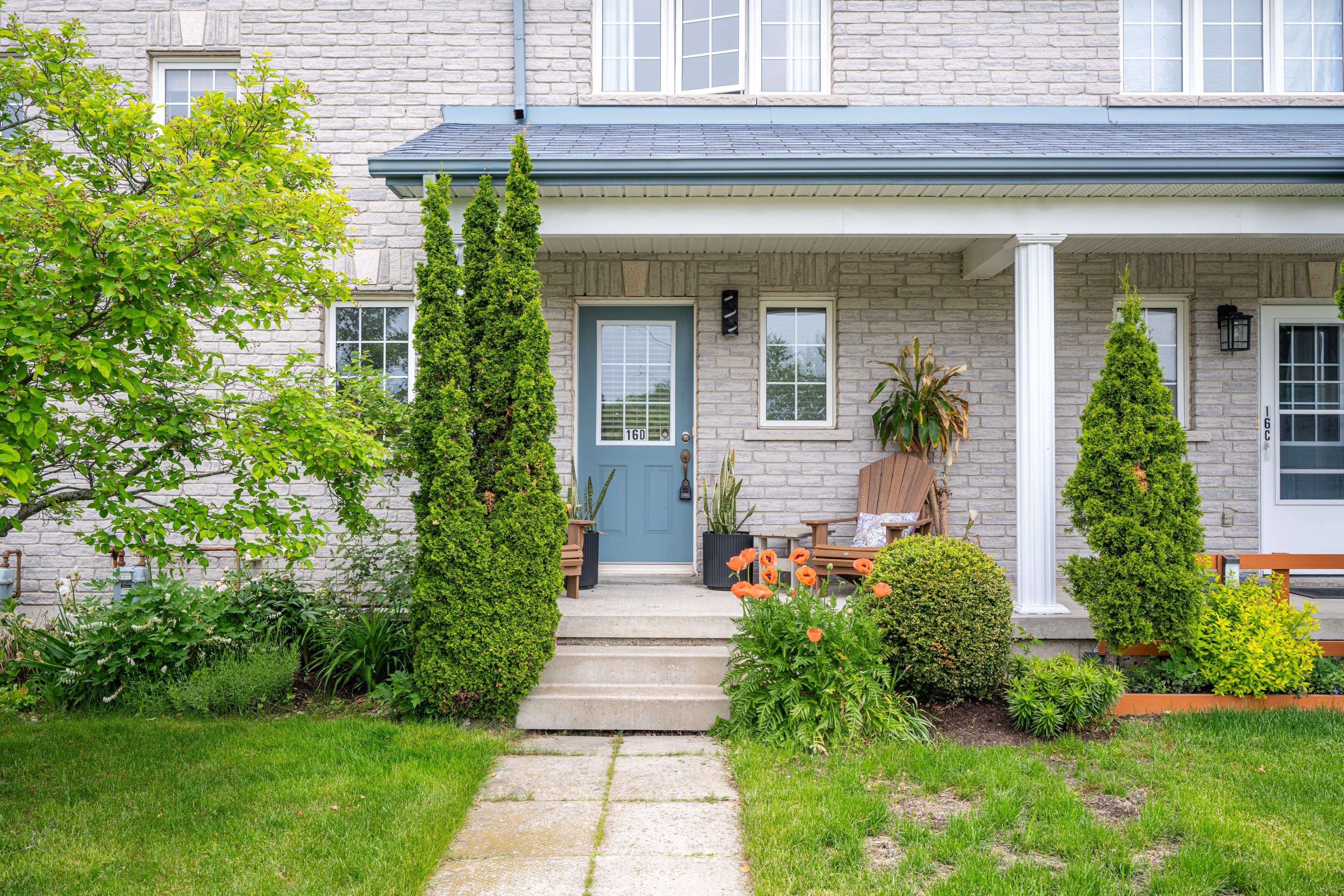 Barrie, ON L4N 0Y4,16 Marsellus DR #D