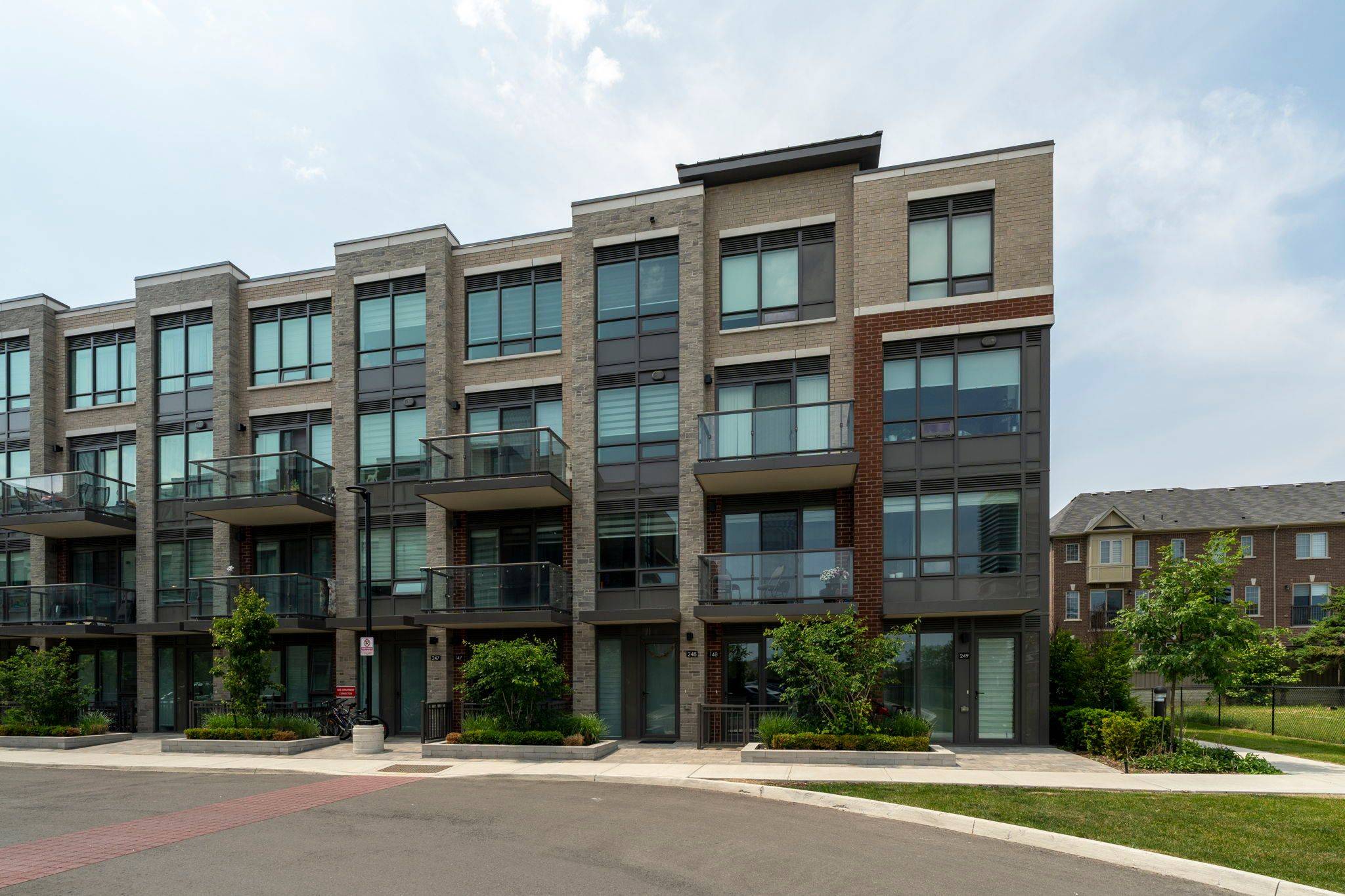 75 ATTMAR DR #148, Brampton, ON L4P 0Y6