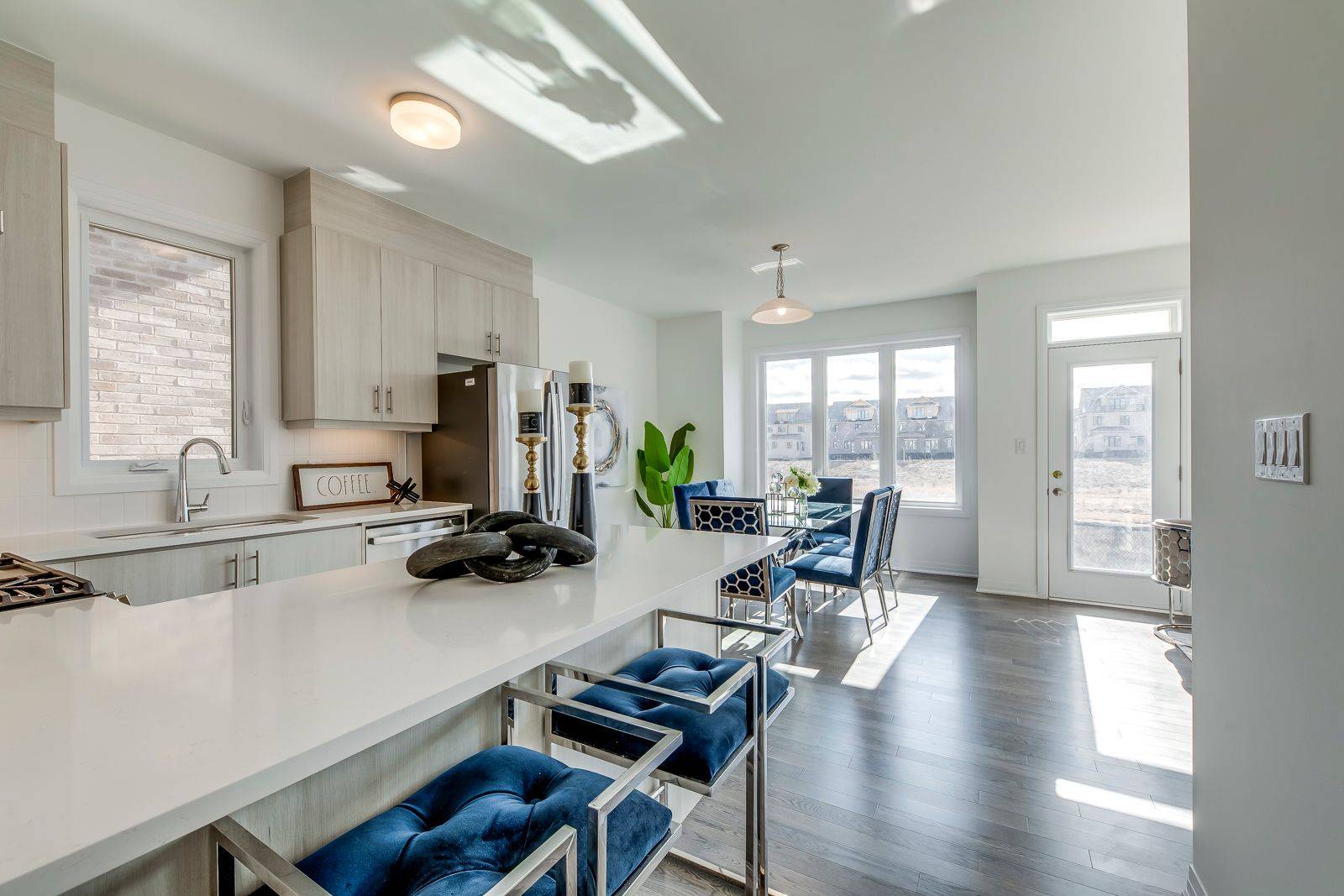Oakville, ON L6M 4K1,3262 Crystal DR