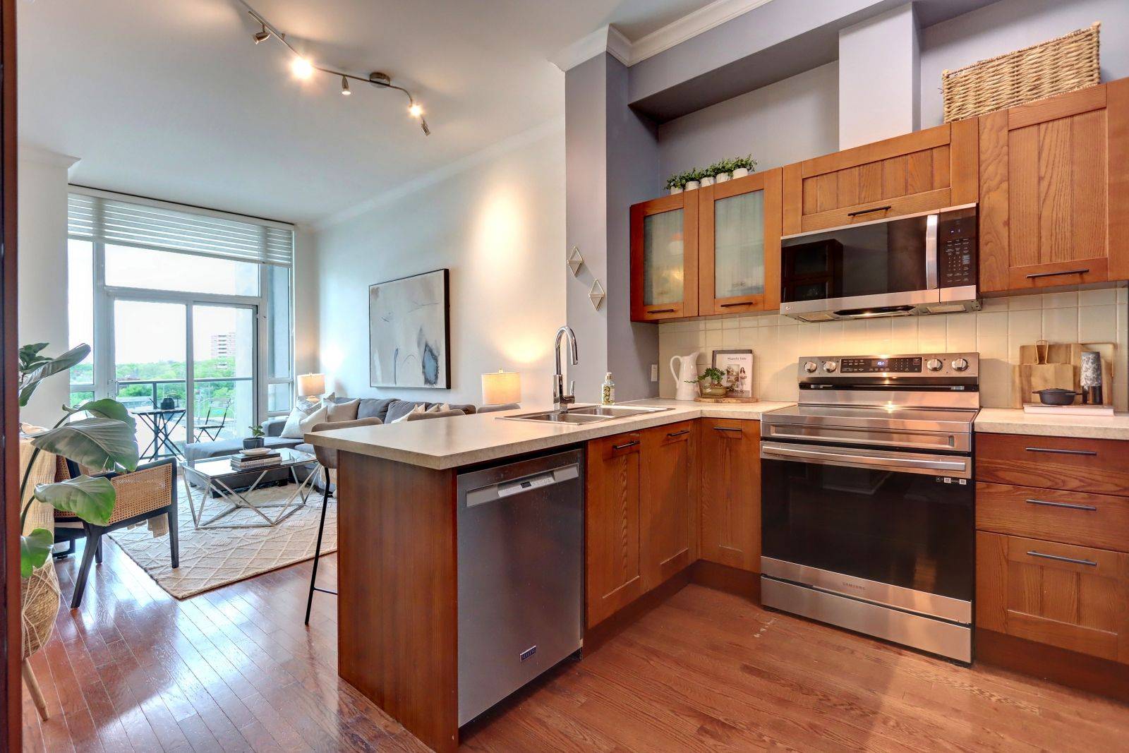 Toronto W08, ON M8X 1G3,3391 Bloor ST W #514