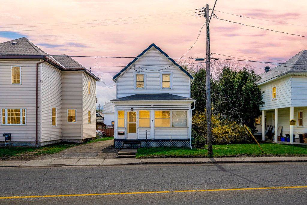 9 Lombard ST, Smiths Falls, ON K7A 4E8