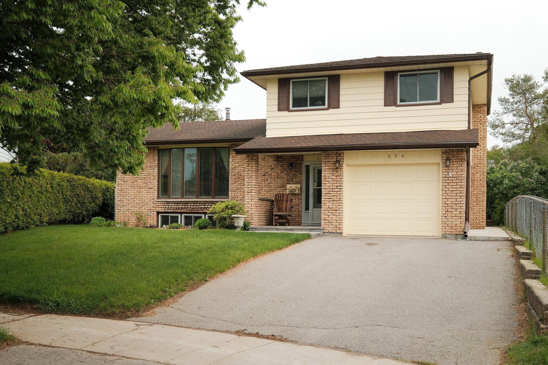 536 Humber RD,  Peterborough South,  ON K9J 1H2