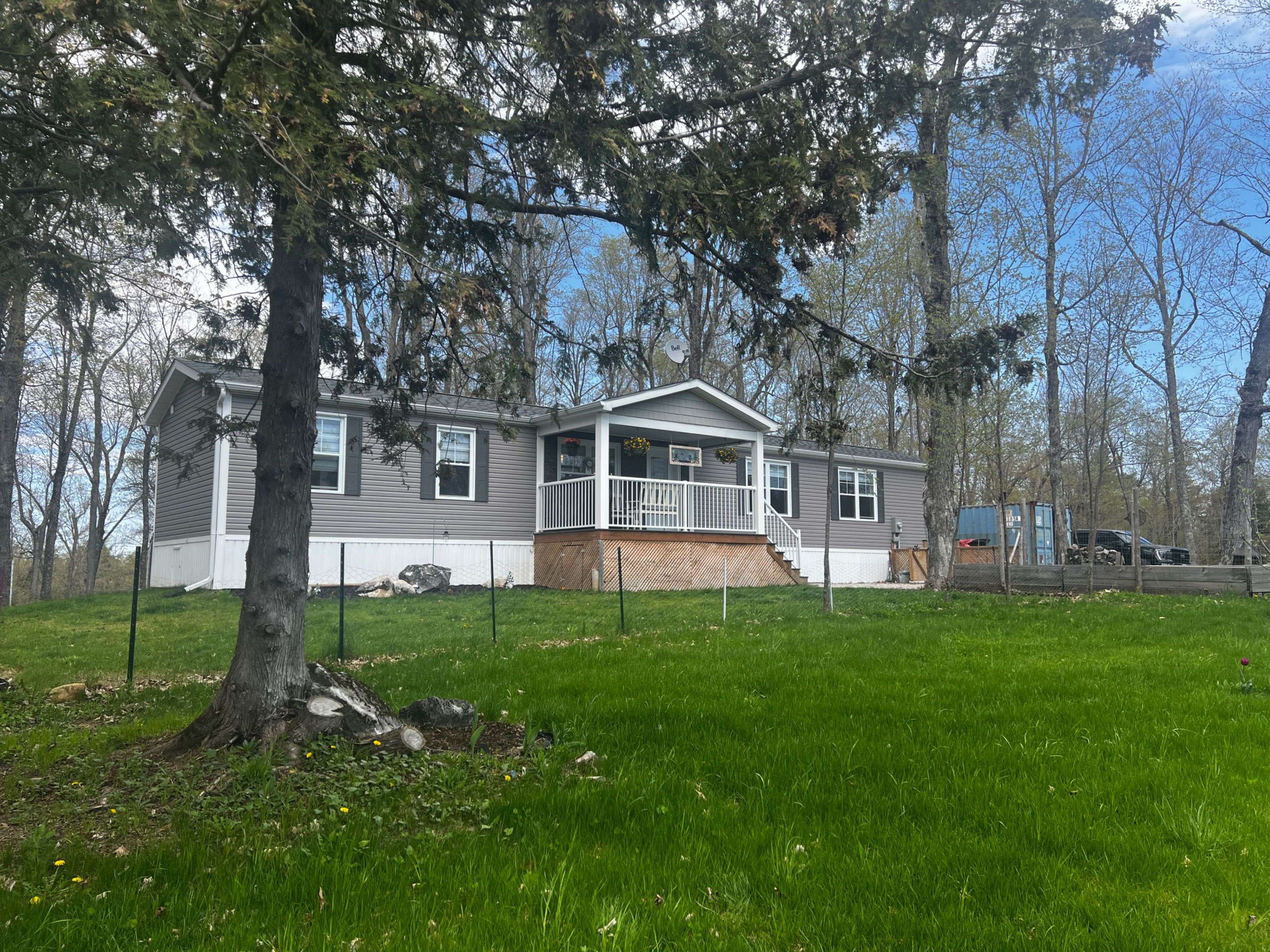 5496 McDonald's Corners RD, Lanark Highlands, ON K0G 1M0