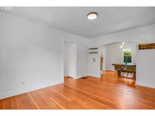 Portland, OR 97213,1605 NE 76TH AVE