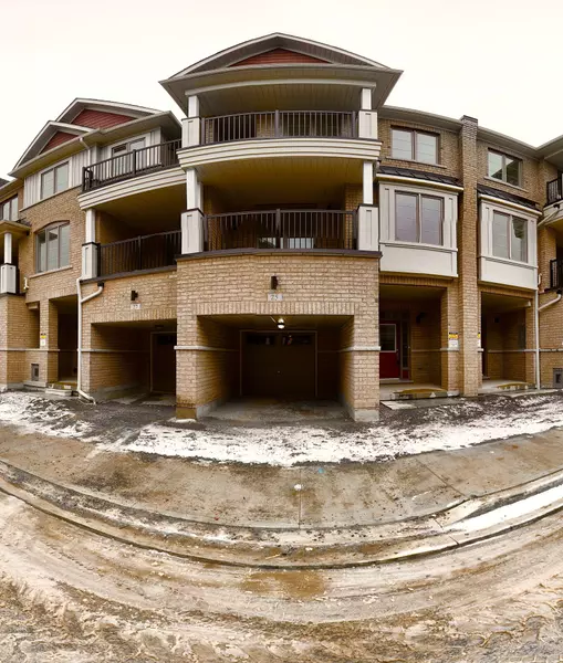 25 Waterside WAY, Whitby, ON L1N 0N1