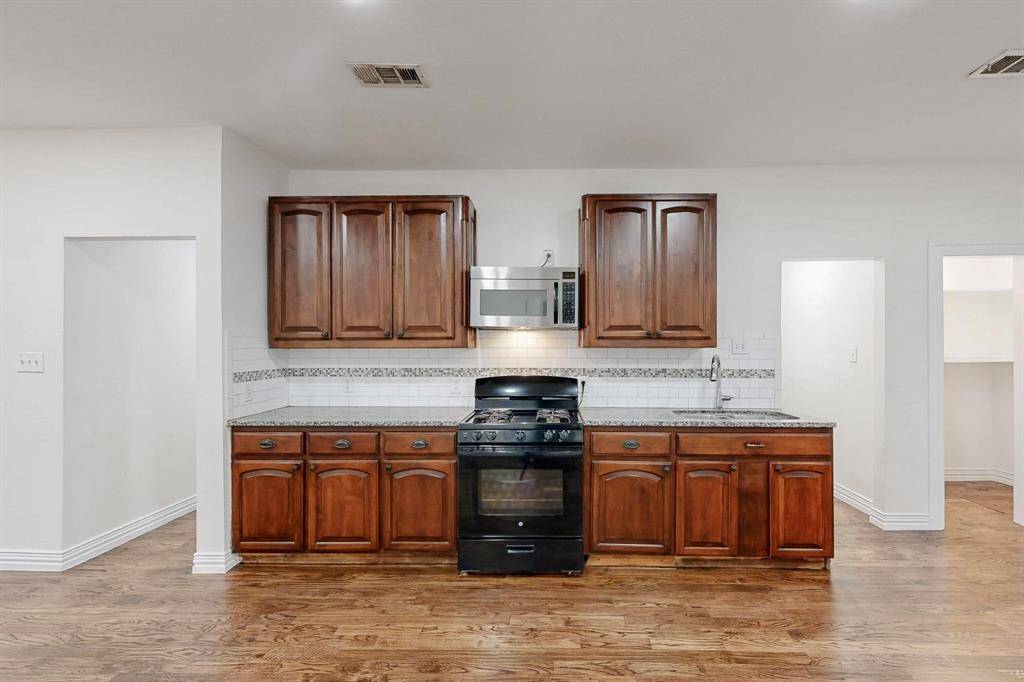 Dallas, TX 75210,5309 Bourquin Street