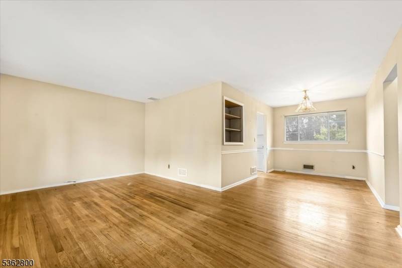 Clifton City, NJ 07013,28 Tamboer Ave